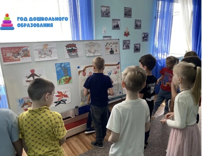 8 мая в нашем детском саду прошла выставка «Рисуем вечный огонь с детьми» — ко Дню Победы.