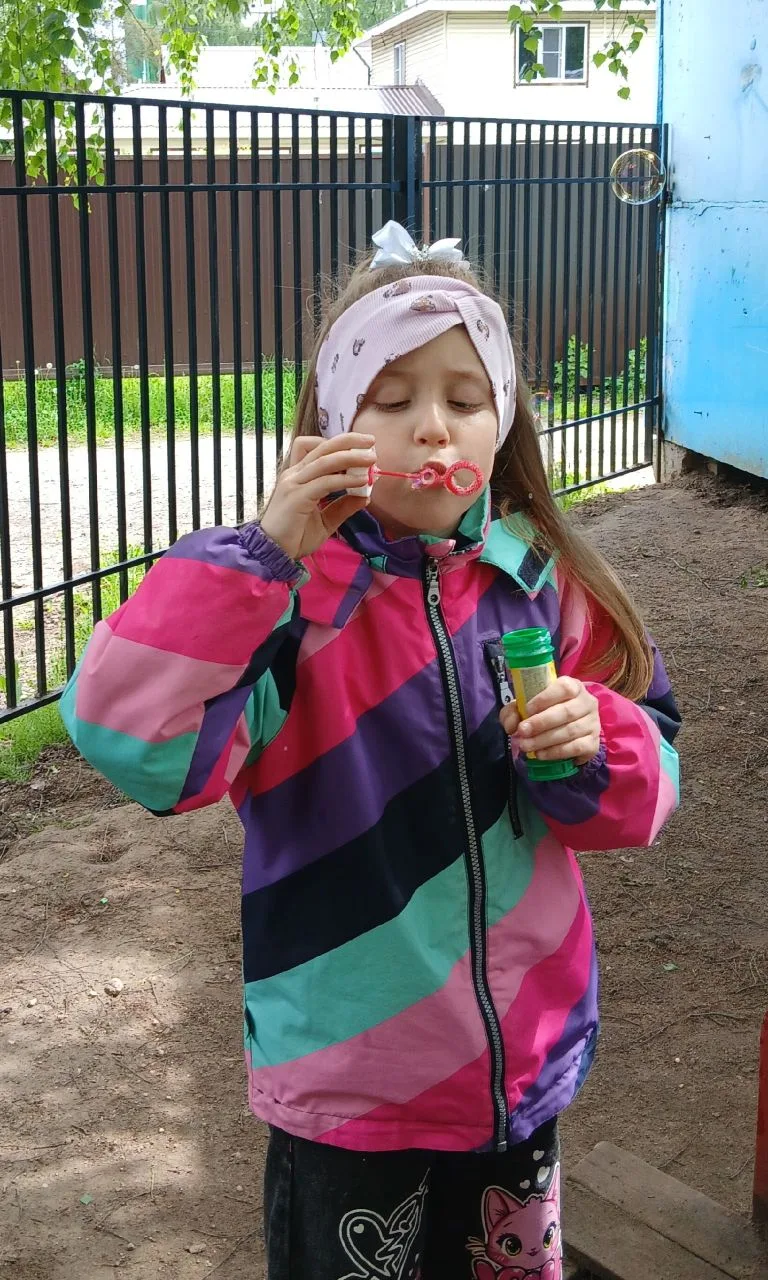 Сегодня в светлый праздник- День защиты детей- ребята весело проводили время на прогулк...