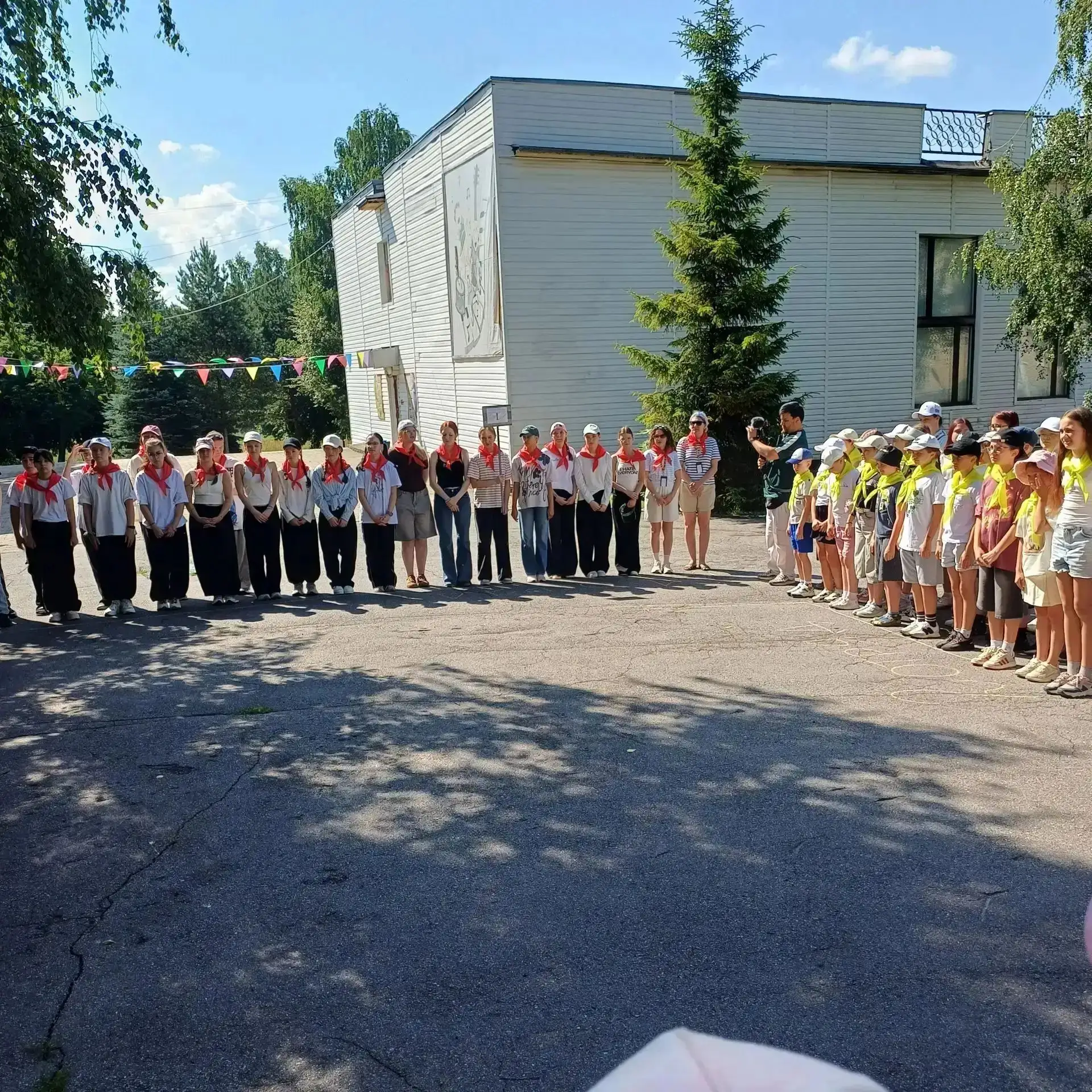 Учащаяся 2 Б класса Сильвестрович София провела яркую незабываемую смену в "Оздоровительно-образоват