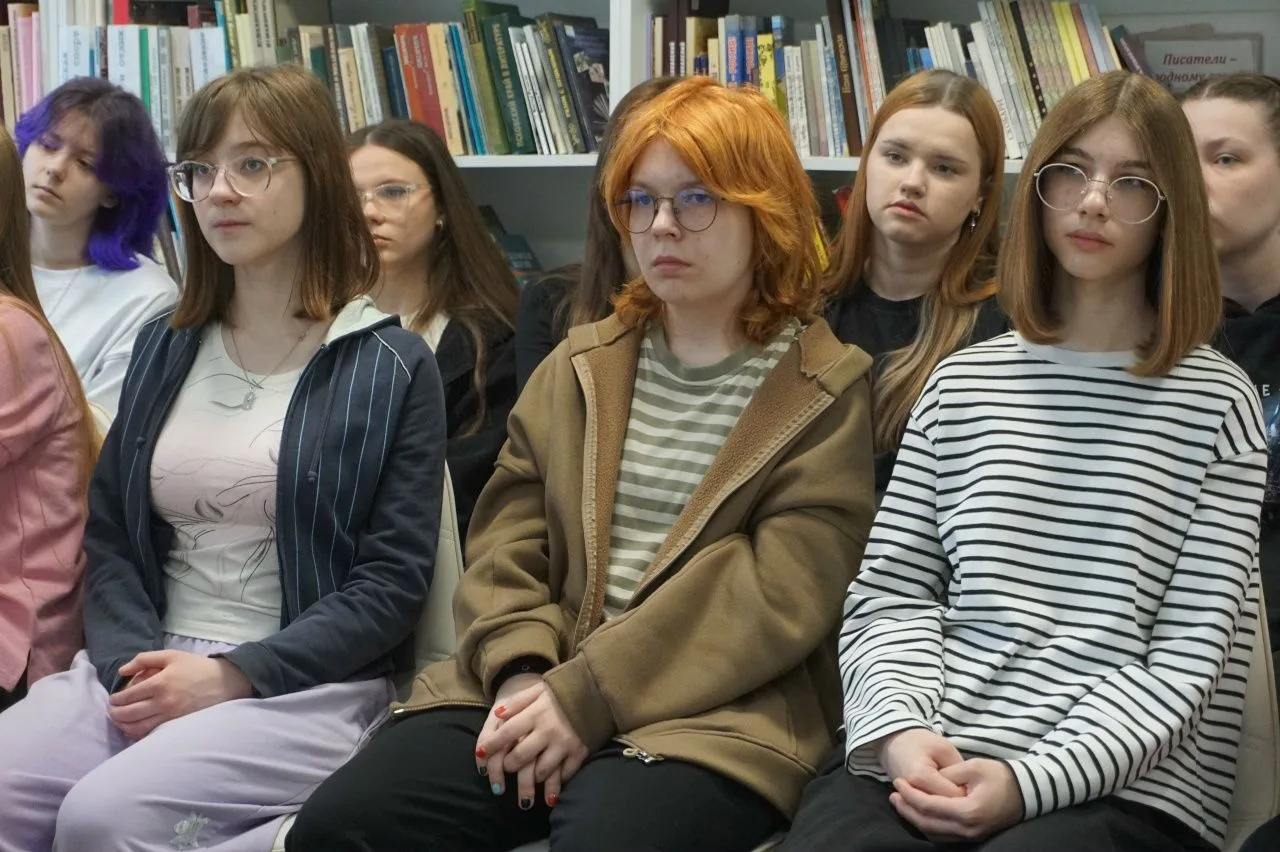 ❤️📚О любви и не только в книгах современных авторов состоялась беседа с учащимися 10-А класса библио