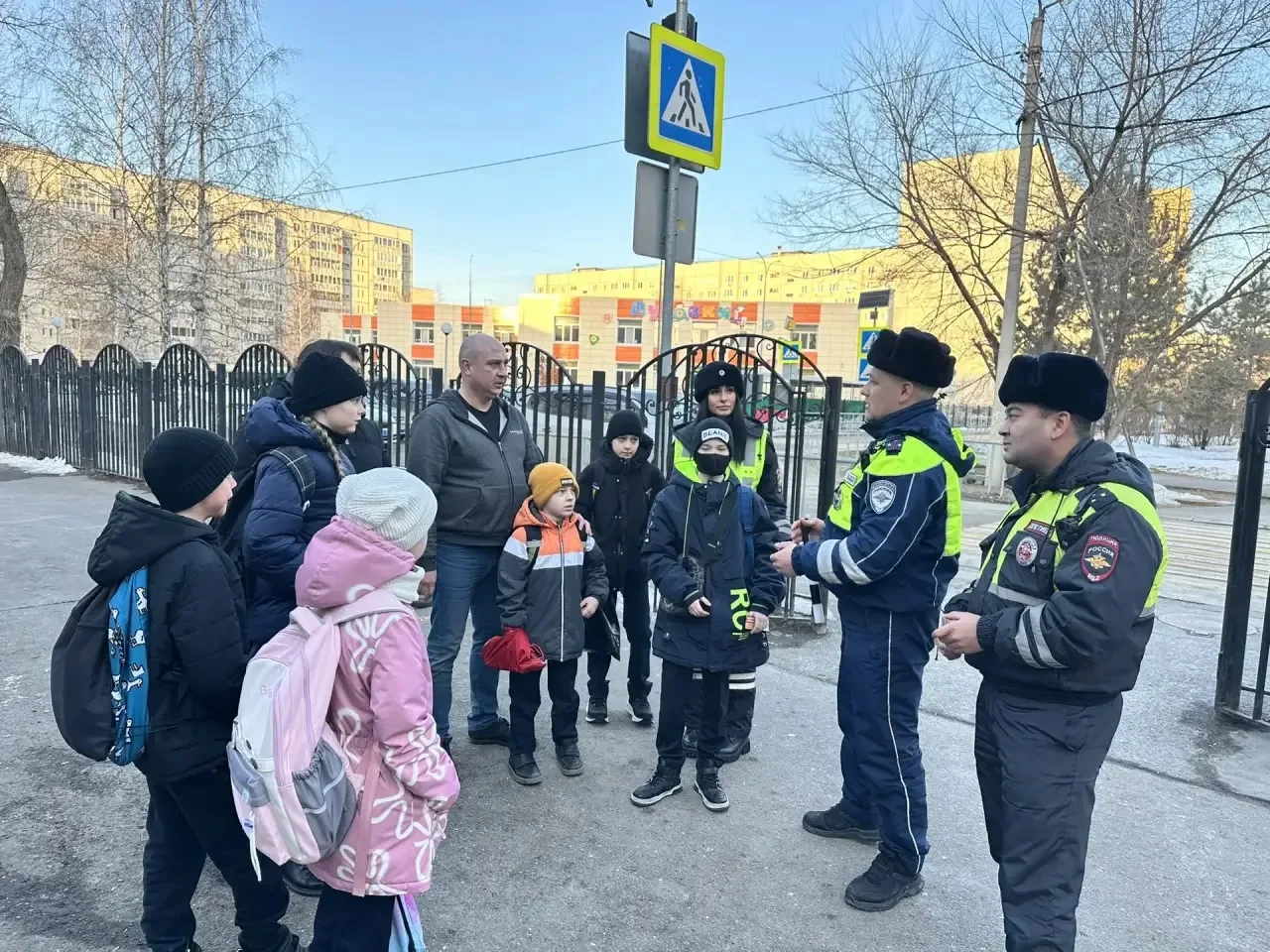 🚘 ДЕНЬ УЧАСТИЯ РОДИТЕЛЕЙ В АКЦИЯХ ДОРОЖНОЙ БЕЗОПАСНОСТИ  ☀️С самого утра, у первого корпуса школы №6