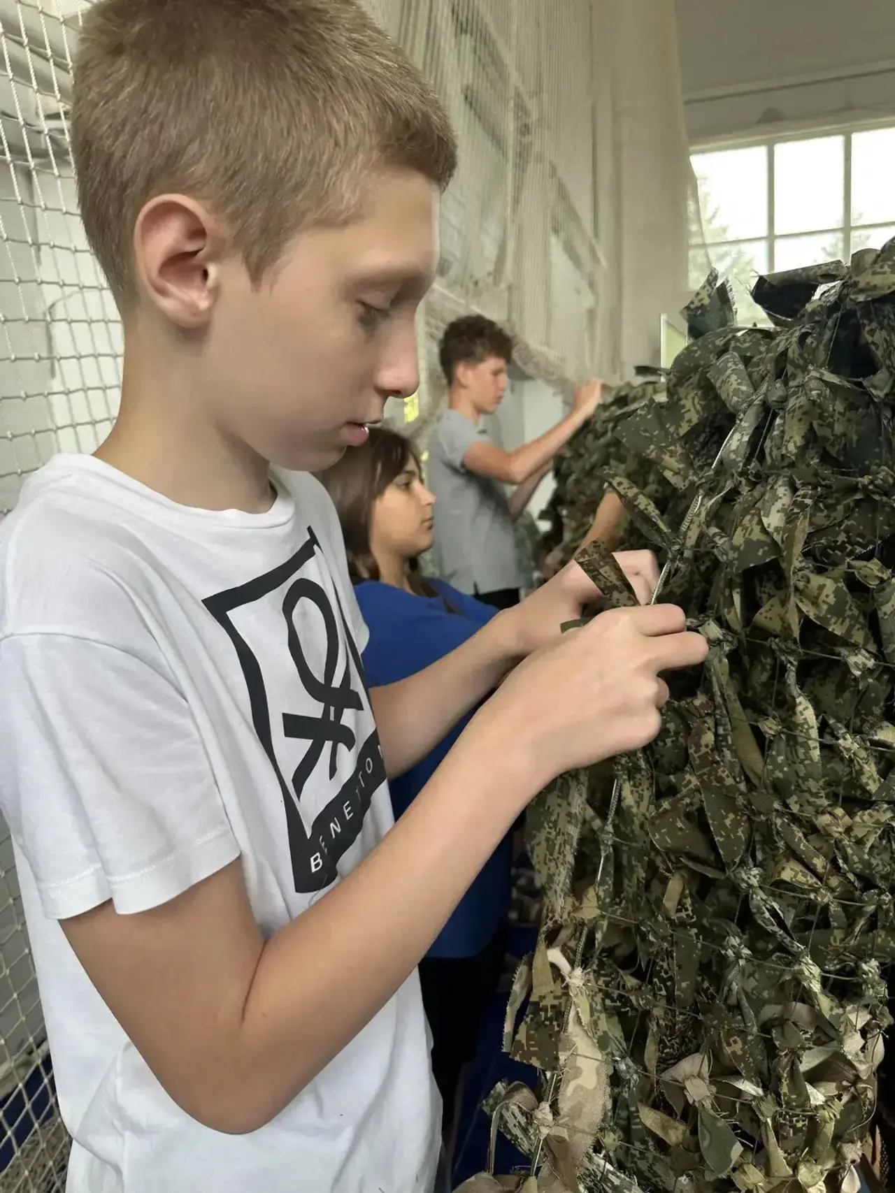📌Мы продолжили плести маскировочные сети.

Волонтёры в Багаевском районе работают без выходных — ка