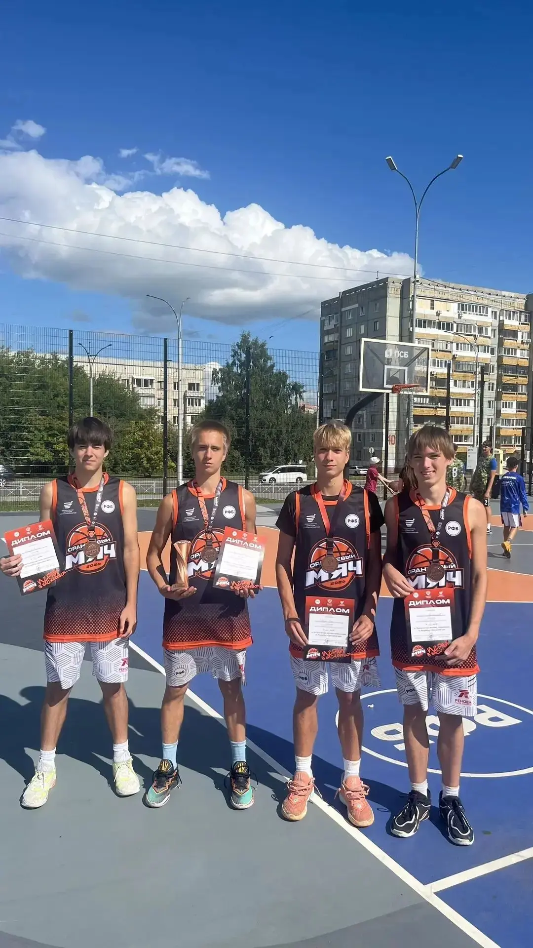 🏀8 августа на площадке центра уличного баскетбола состоялись Всероссийские массовые со...