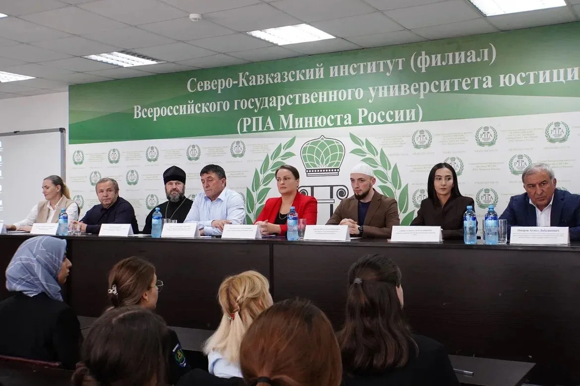 В Махачкале продолжается цикл круглых столов по противодействию коррупции