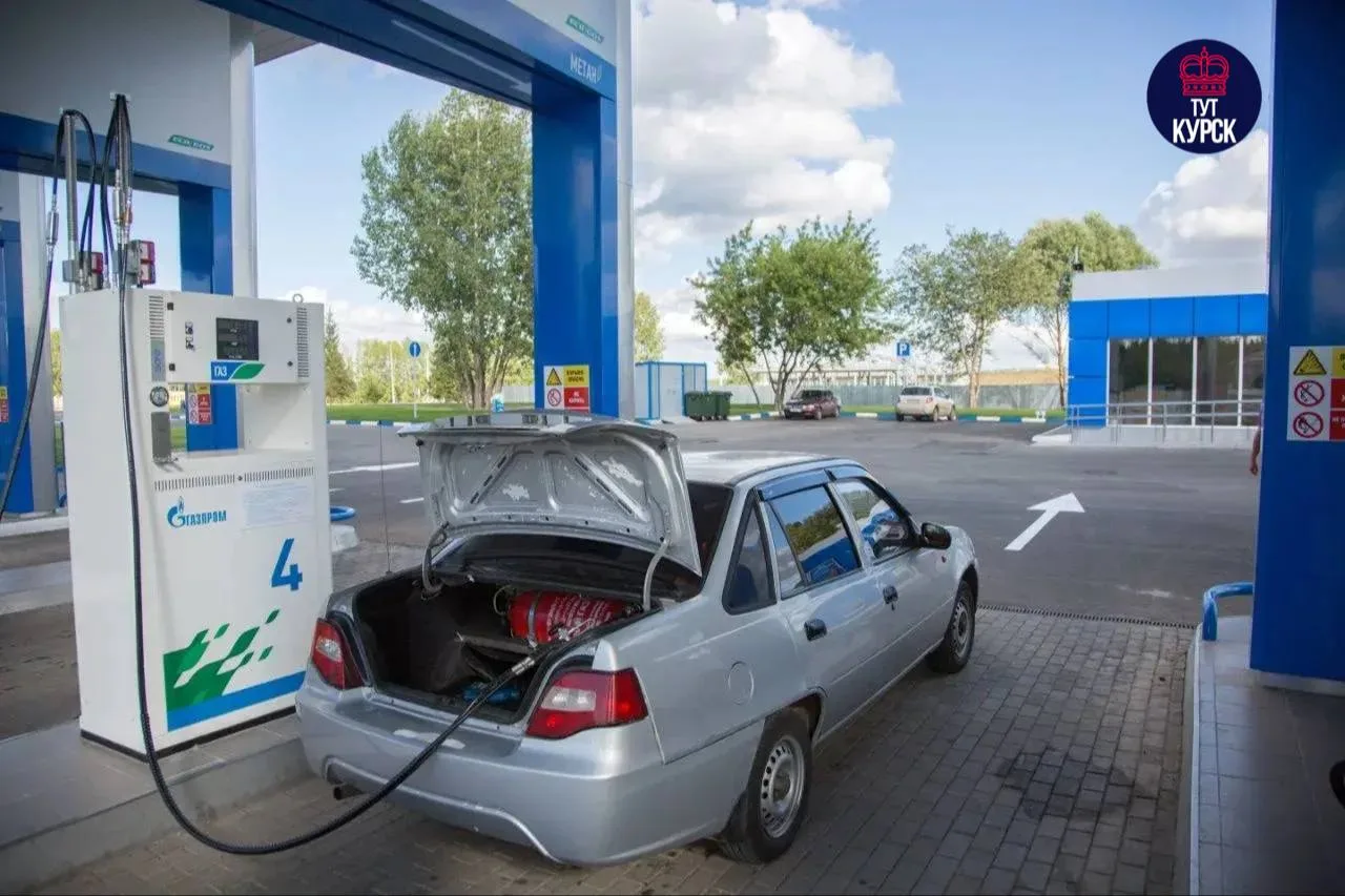 📈Цены на газ для автомобилей на заправках взлетели в России на 12% в июле на фоне дефи...