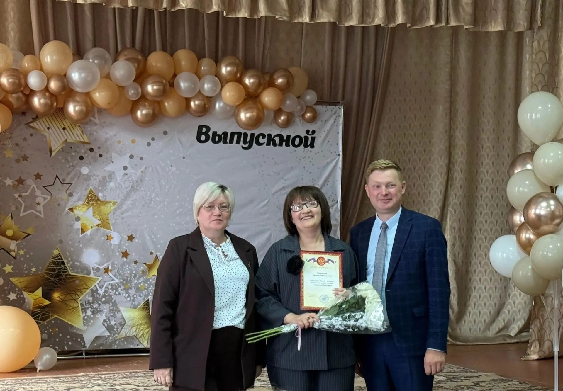 Бессонные ночи позади — дипломы получены! Поздравляем выпускников