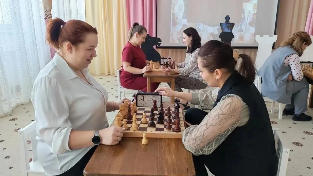 ♟️Шахматы объединяют!
В нашем детском саду прошёл турнир для родителей воспитанников, и атмосфера бы