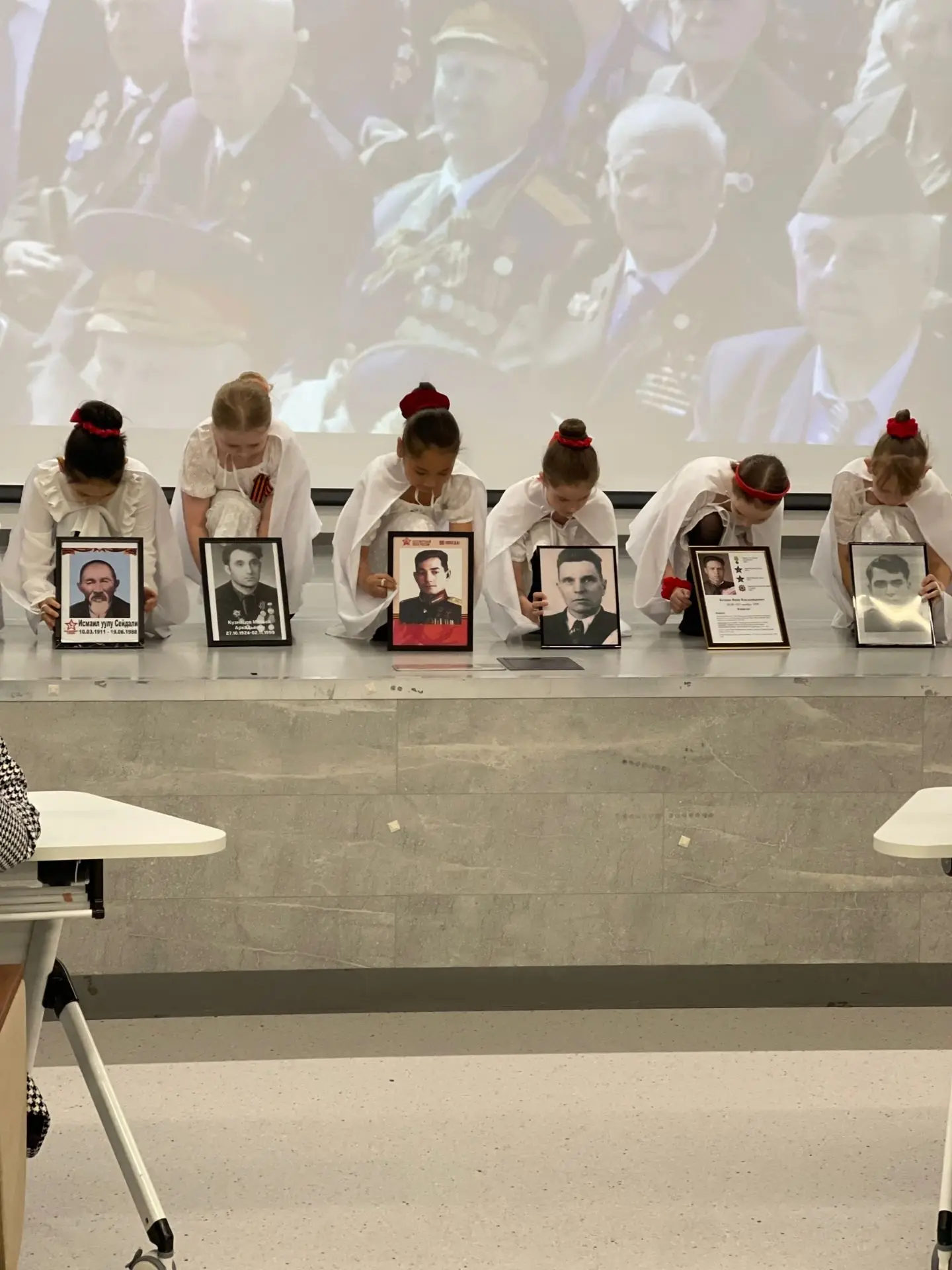 Маленькие актёры — большая история: как прошла инсценировка военной песни в начальной школе  Вчера в