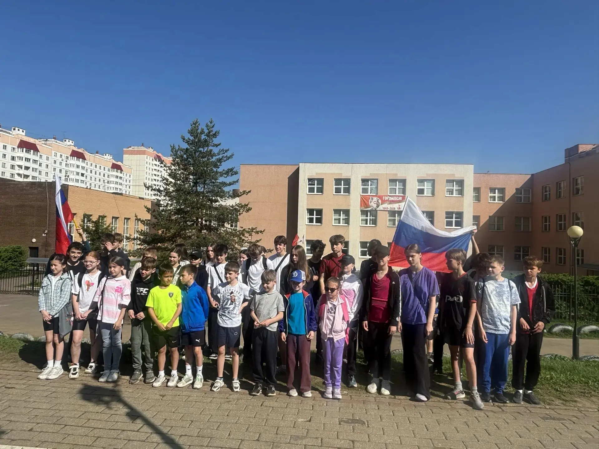 1А, 1В и 1Г тоже не остались в стороне, наши юные участники старались со всех сил 🌟🌟🌟