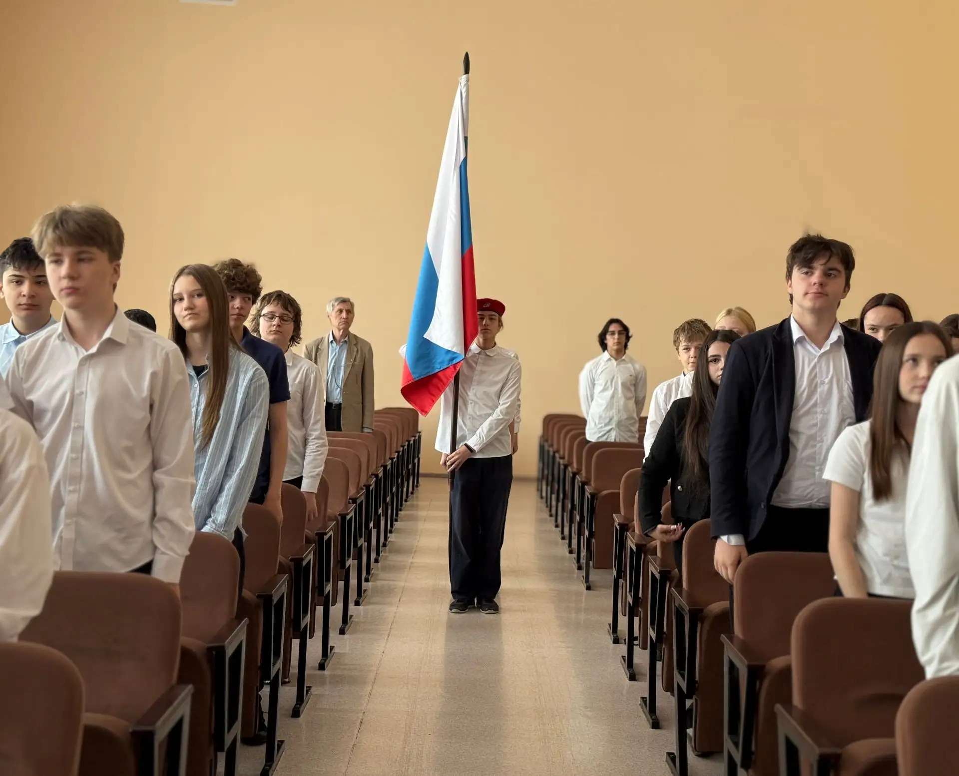 18 мая 2026 года учебная неделя в Центре образования № 58 «Поколение будущего» началась с торжествен