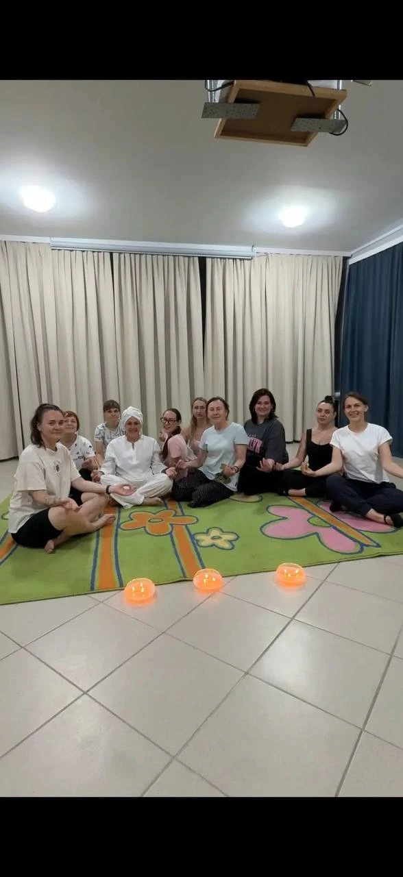 Александра: Сат Нам 🙏  в пятницу я провела первое занятие с группой 10 чел 
🙃
Практика Спиральных 