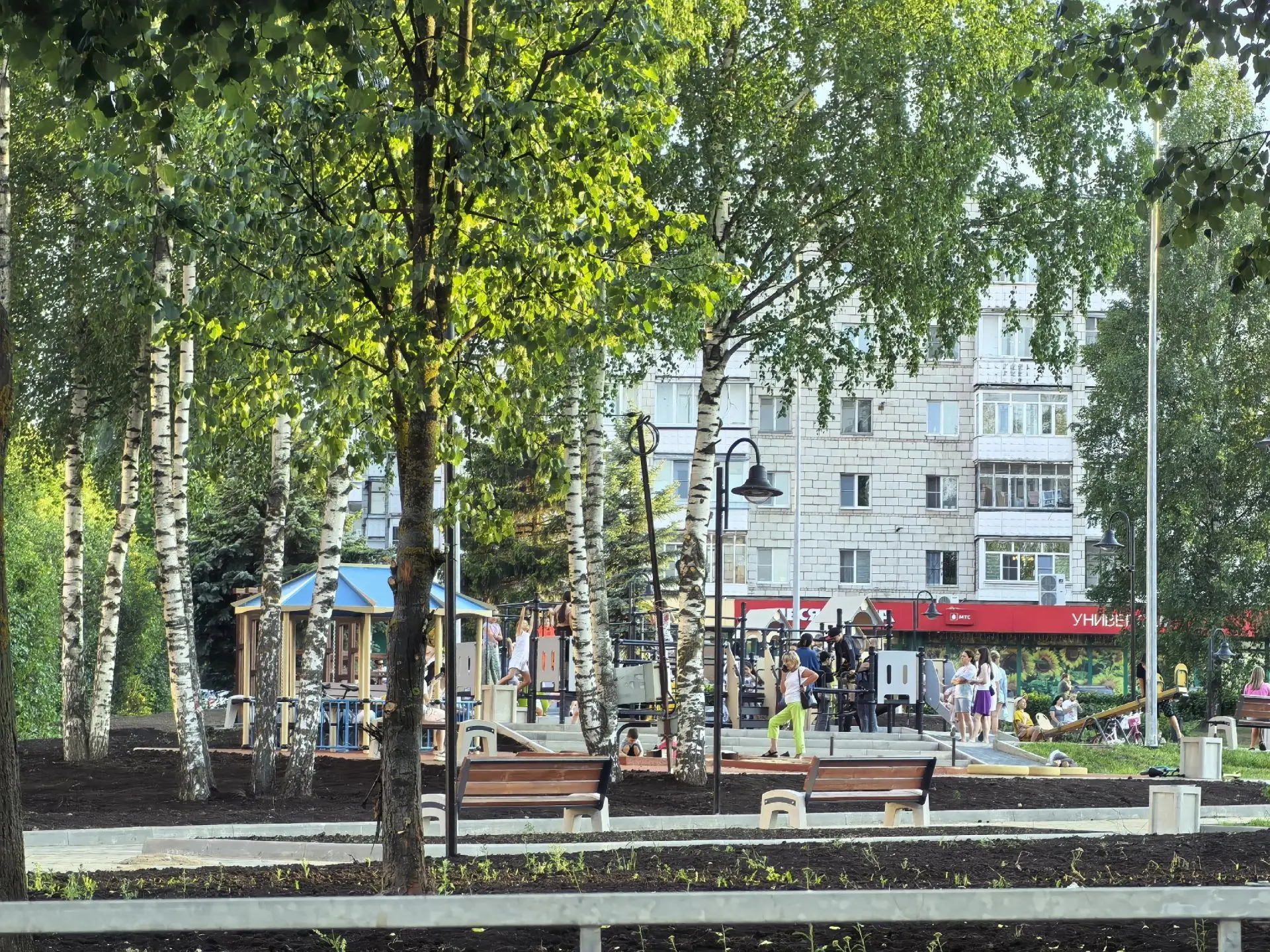 Какой красивый сквер теперь на Стопани! Помните, каким он был в нашем детстве?