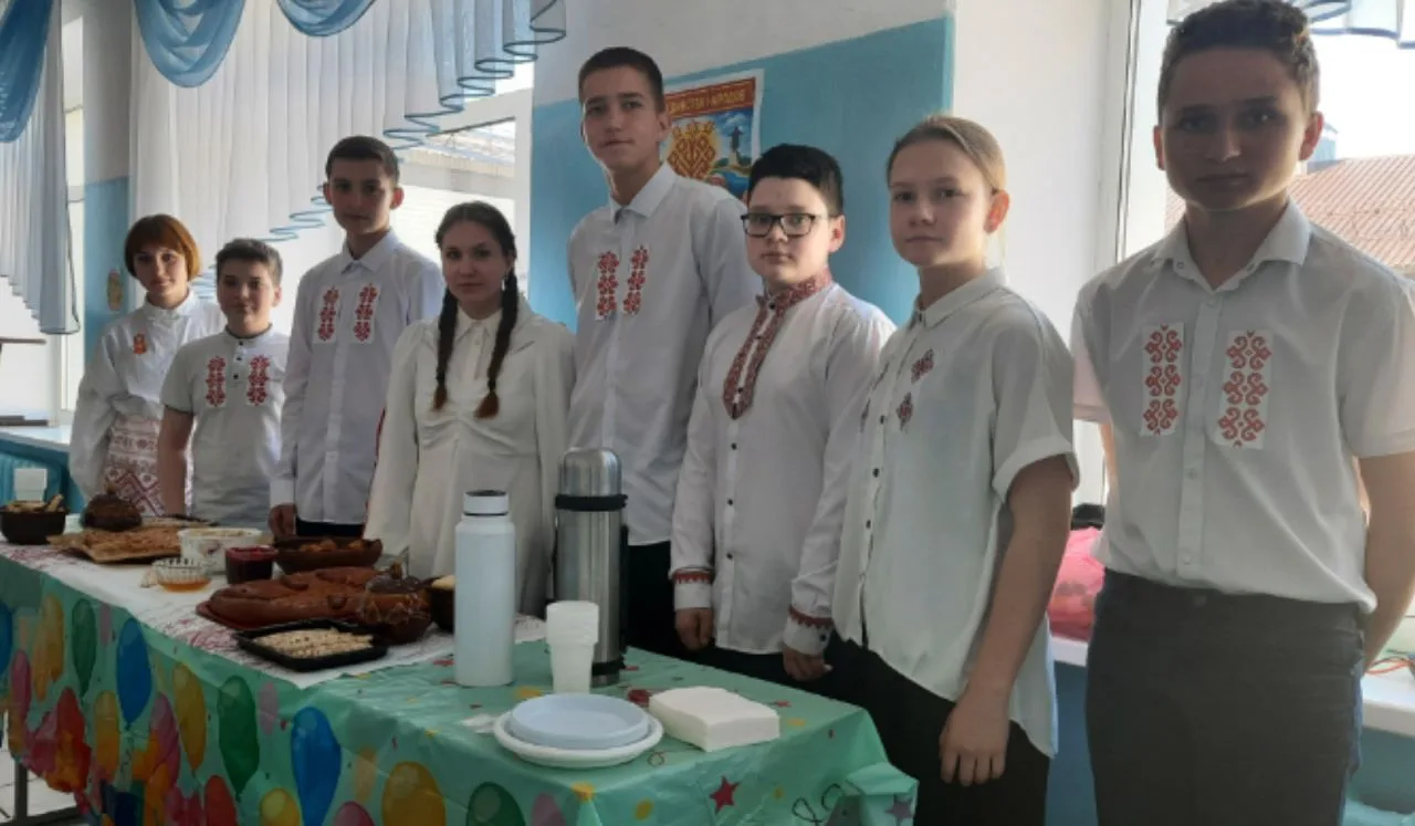 🌟 Путешествие в мир чувашской культуры: яркое завершение недели! 🌿  Сегодня в нашей школе прошёл по-