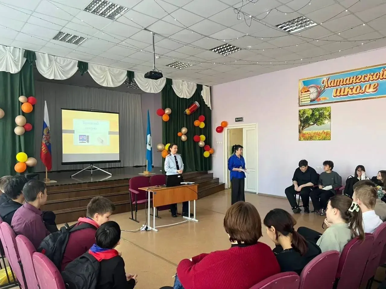 👮🏼 В День знаний с норильскими школьниками встретились транспортные полицейские