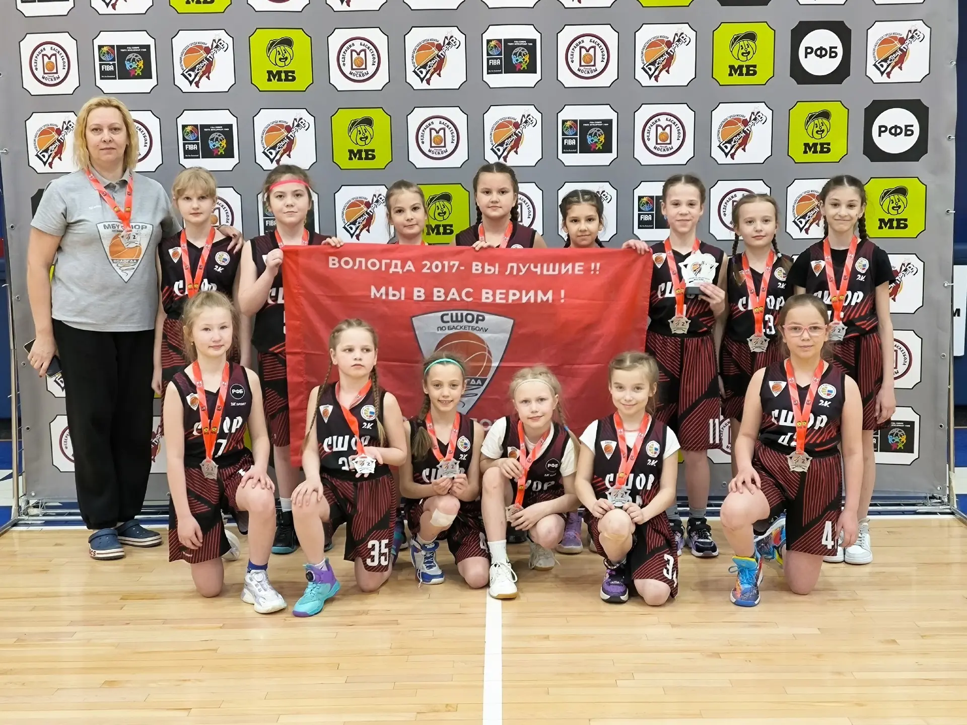 Серебро в серьёзном турнире  — это успех! ✨  🏀 Наши юные звёздочки — девочки из 2 «А» класса — взяли