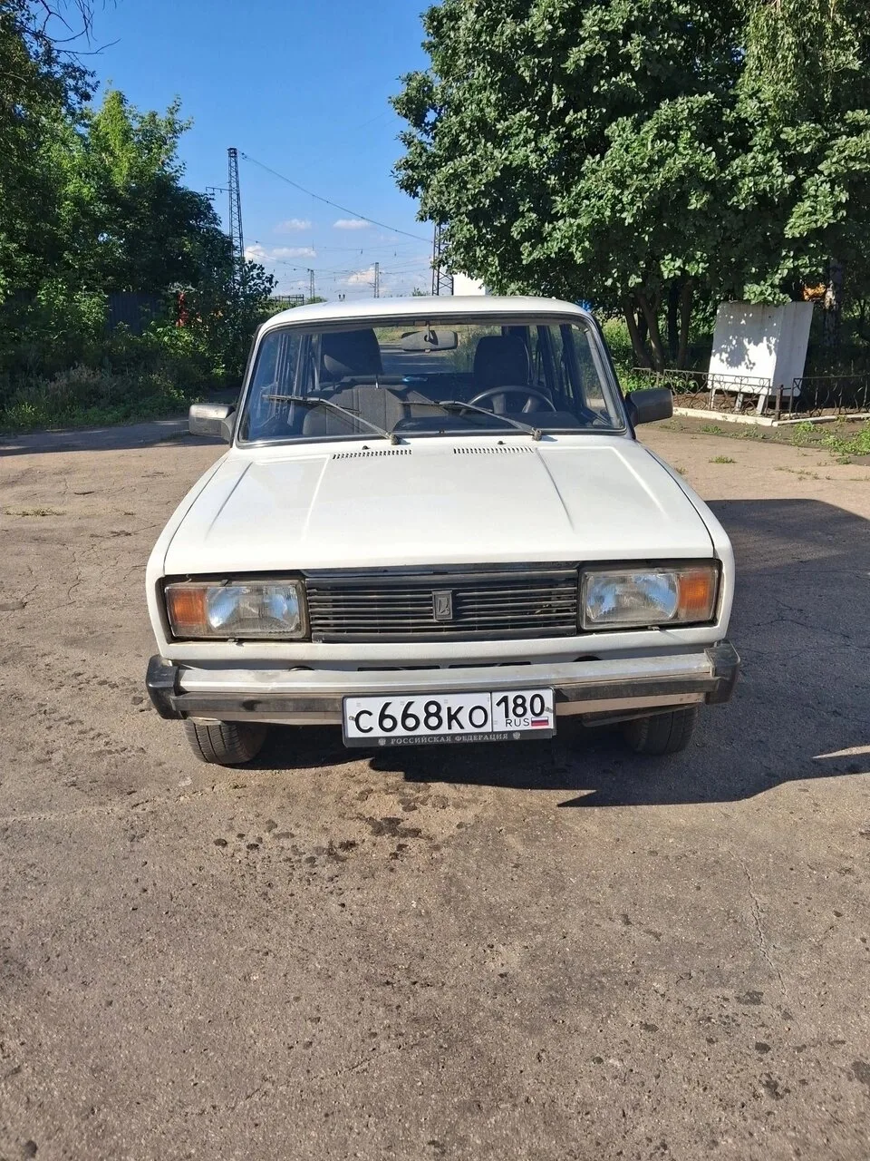Ваз 21043 2000 года выпуска, на ходу, двигатель 1500 (карбюратор) работает хорошо не ды...