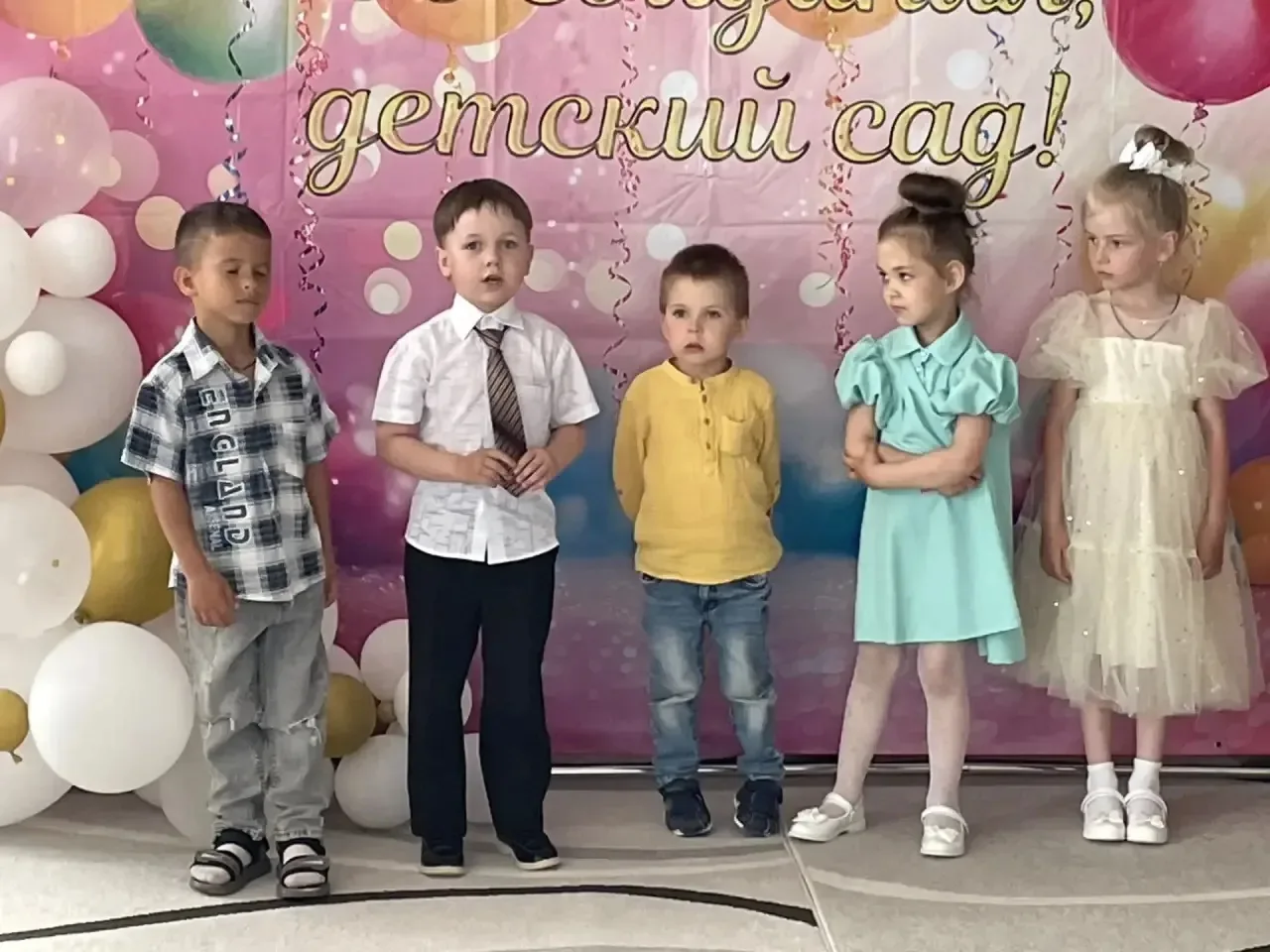 ✅Каждый год в конце мая в обычных детских садах проходят утренники с бантами и стихами про лето. Но 