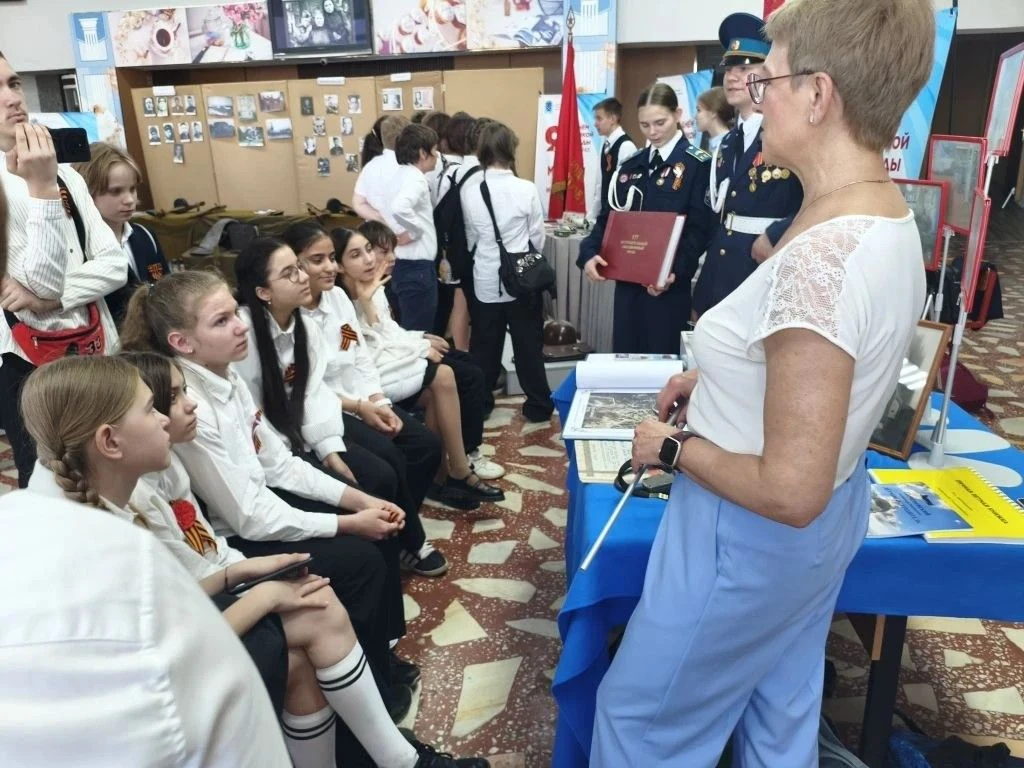 Незабываемый урок истории: 6В класс на выставке школьных музеев ко Дню Победы Сегодняшний день стал 