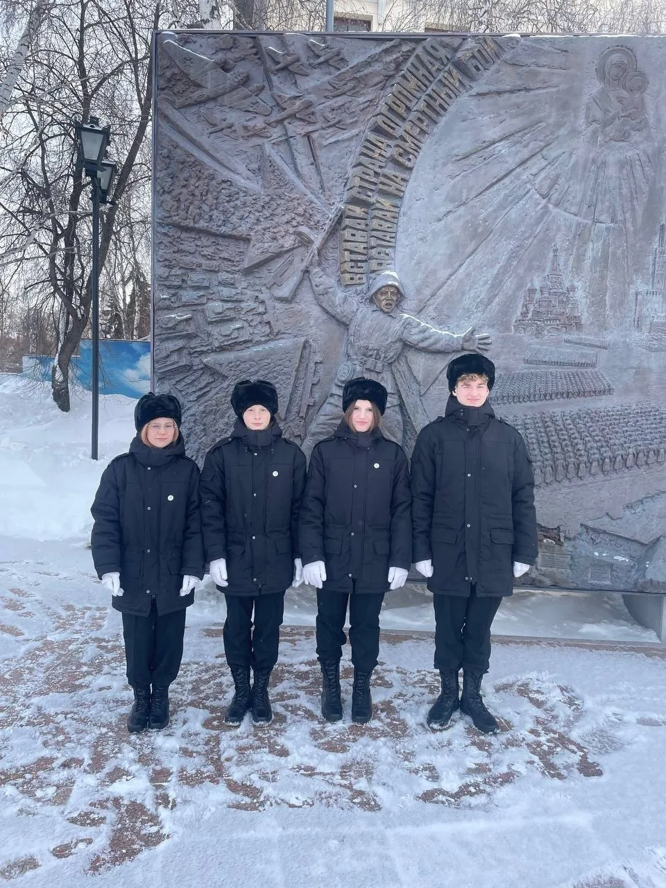 💂🏻‍♂ПОЧЕТНЫЙ КАРАУЛ 💂🏻‍♂    Лучшие ﻿ученики ﻿нашей ﻿школы всю неделю с гордостью несли почетный кара
