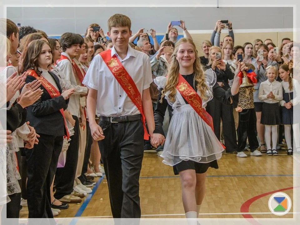 ✨ ПОСЛЕДНИЙ ЗВОНОК ✨  26 мая  в нашей школе прошёл трогательный и незабываемый праздник — «Последний