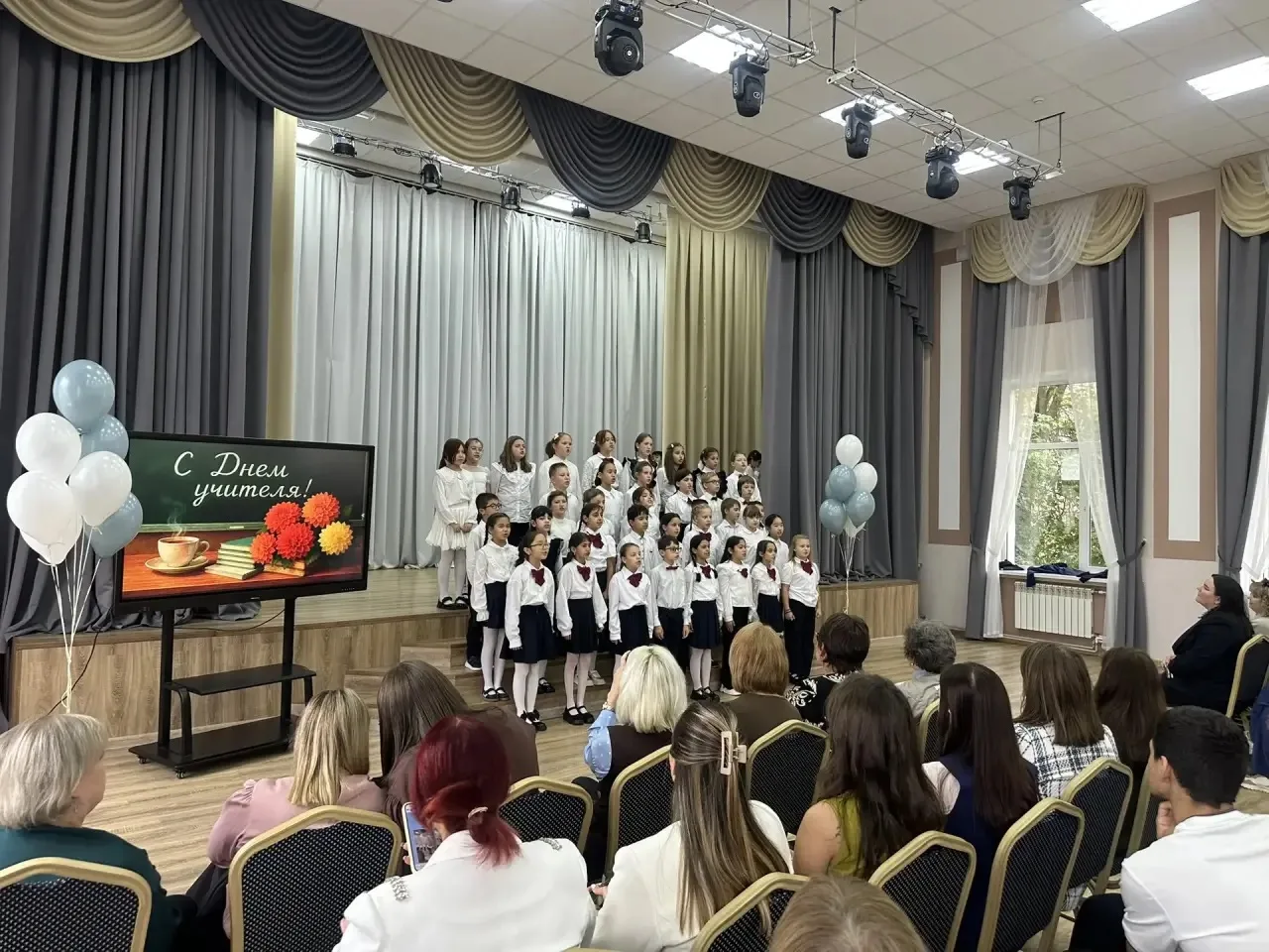 Накануне Дня учителя в нашем корпусе «Логос» было особенно тепло и уютно -мы провели пр...