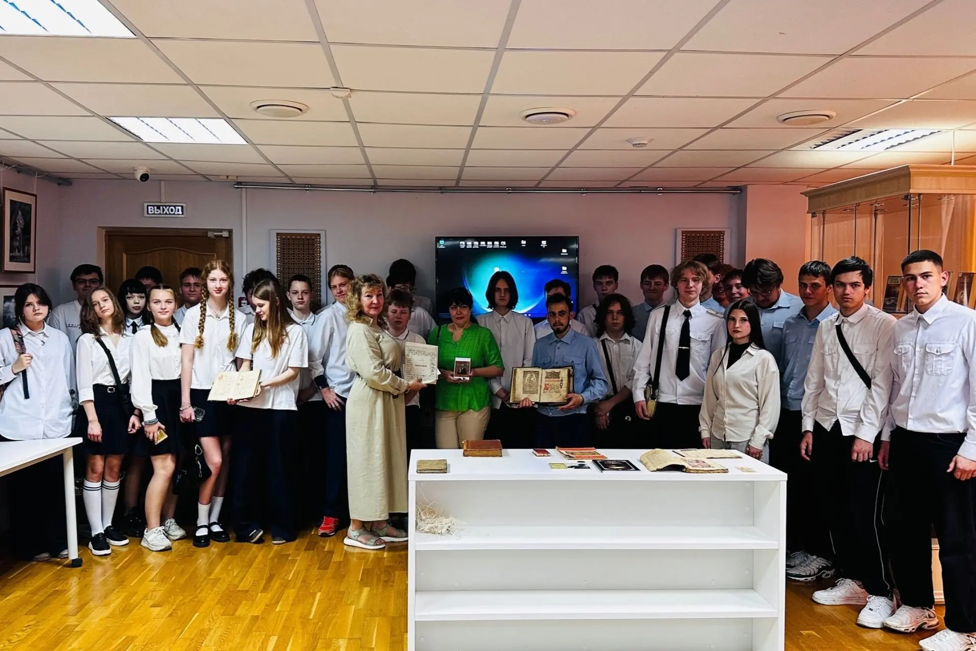 В Пушкинской библиотеке открылась книжная выставка ко Дню славянской письменности и культуры, которы