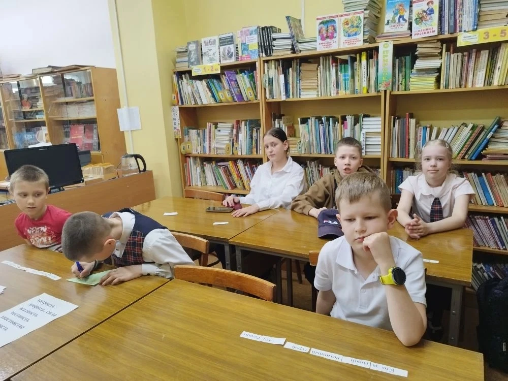 Уроки прошлого для будущего: связь поколений в клубе «Дети героев»  07.05.2026  в  клубе прошел особ
