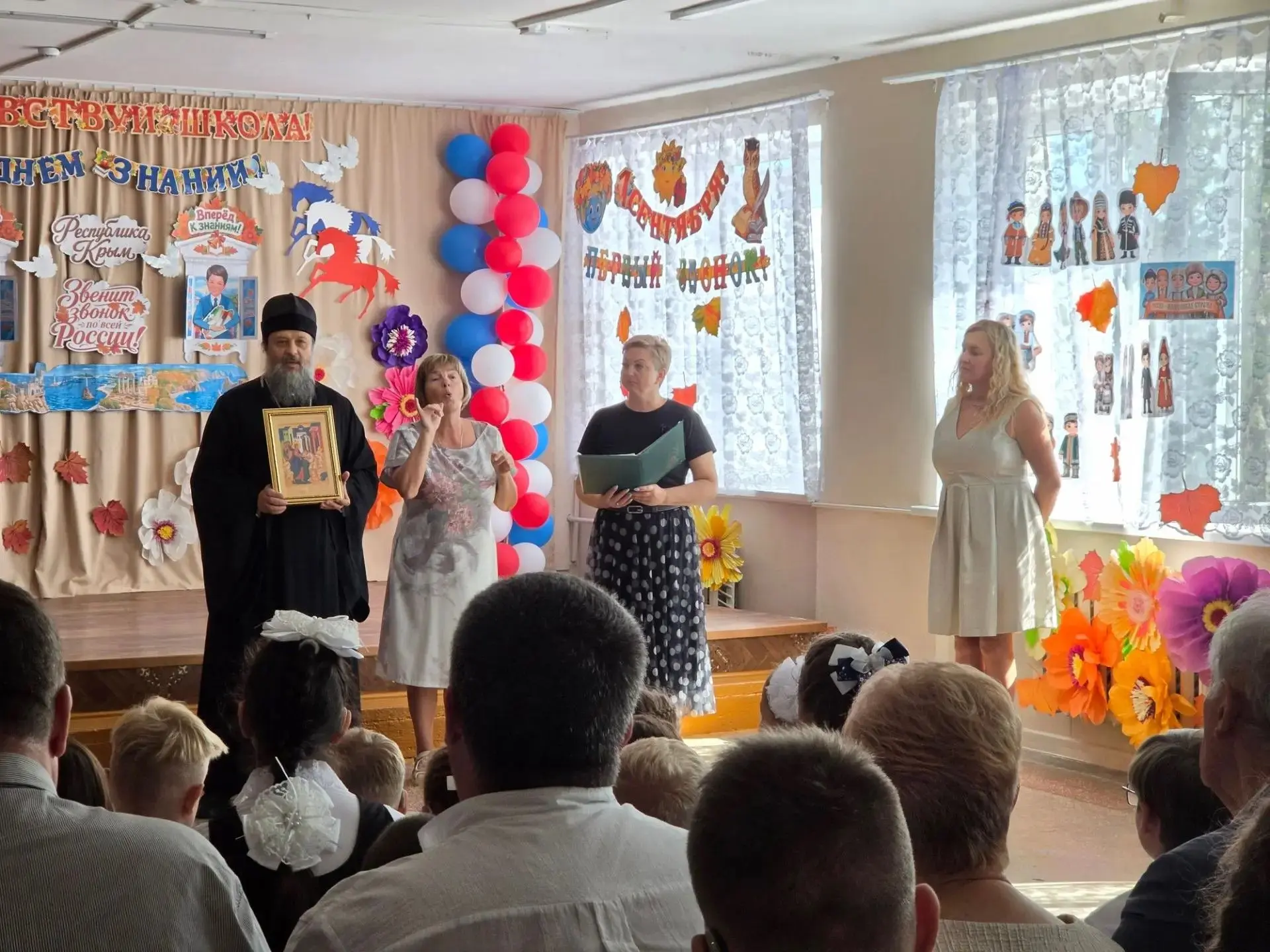 Снова за парту: в Симферополе отметили День знаний!