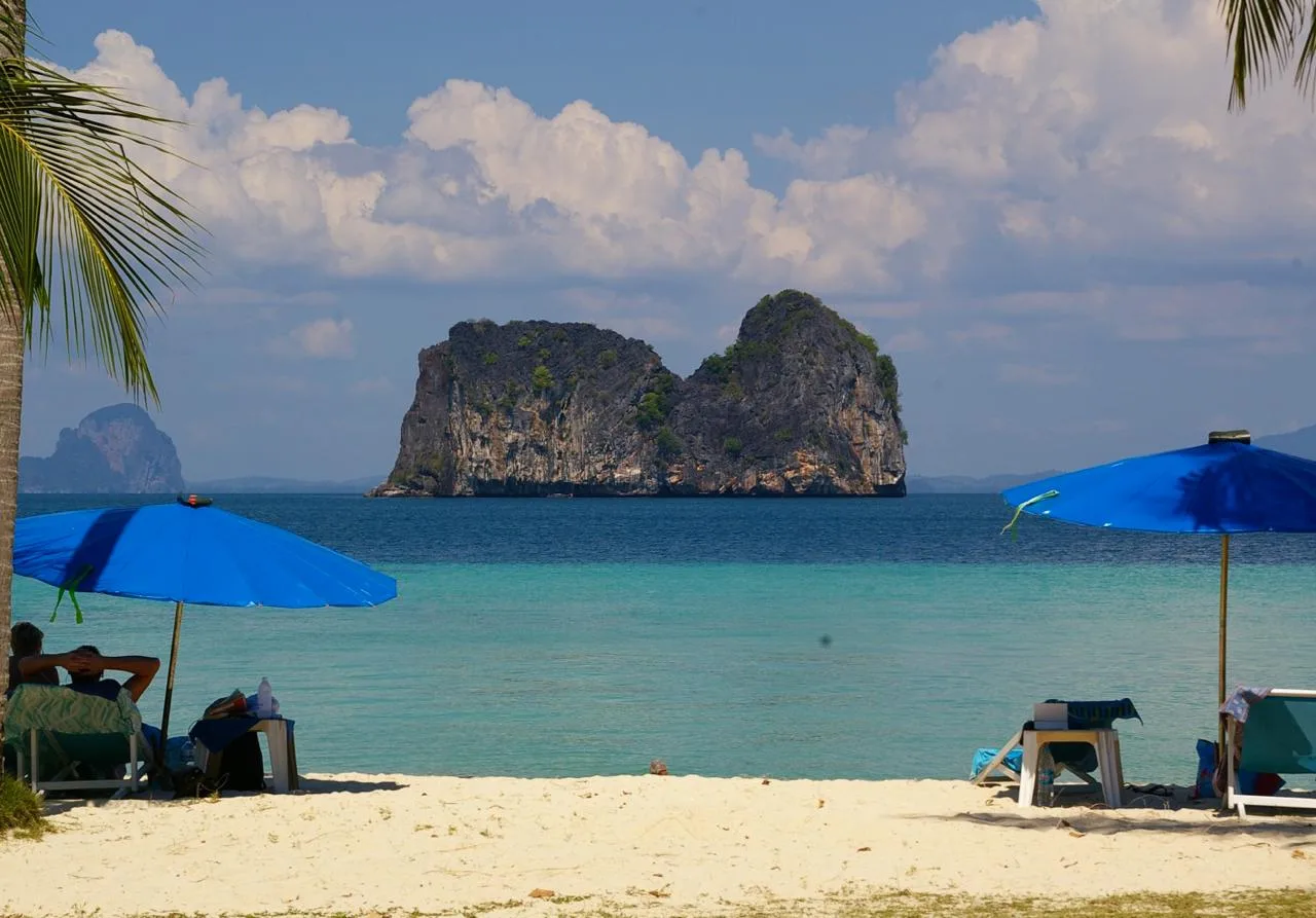Транг, Таиланд 🇹🇭   🔹 Транг - провинция в Таиланде, расположившаяся на побережье Андаманского моря. 
