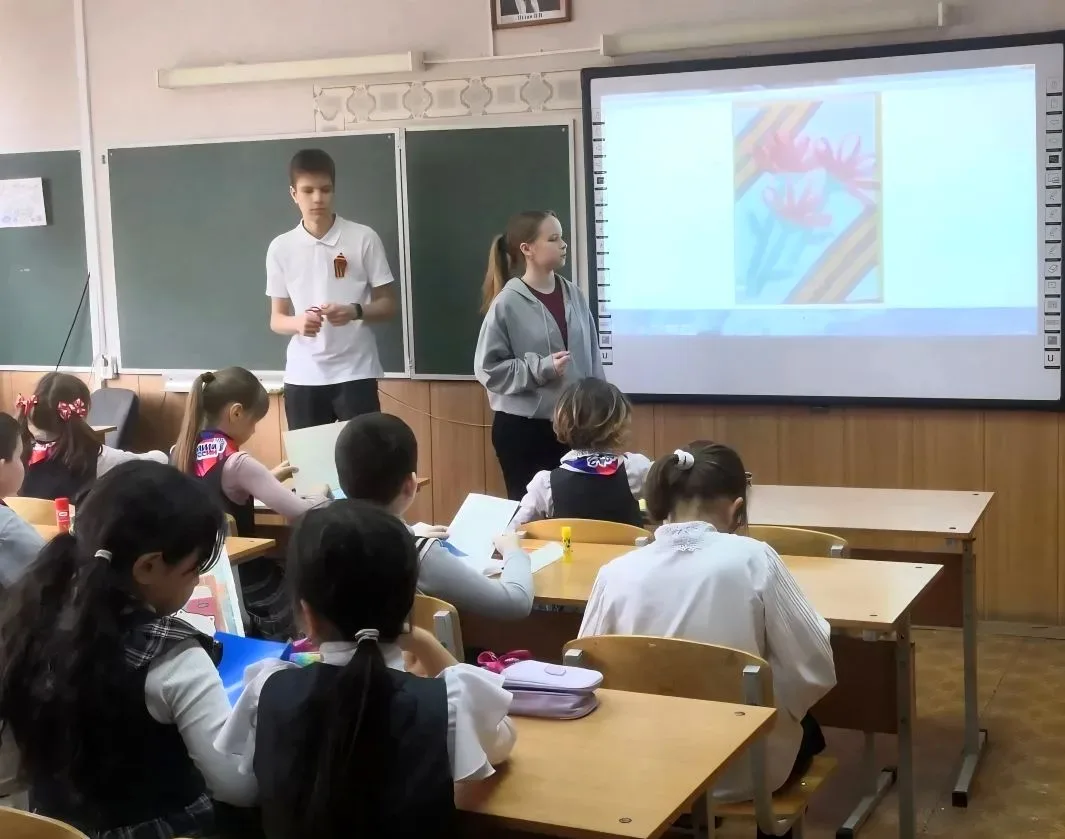 🇷🇺 От сердца к сердцу: младшая школа учится говорить «Спасибо» ветеранам  В преддверии Дня Победы в 