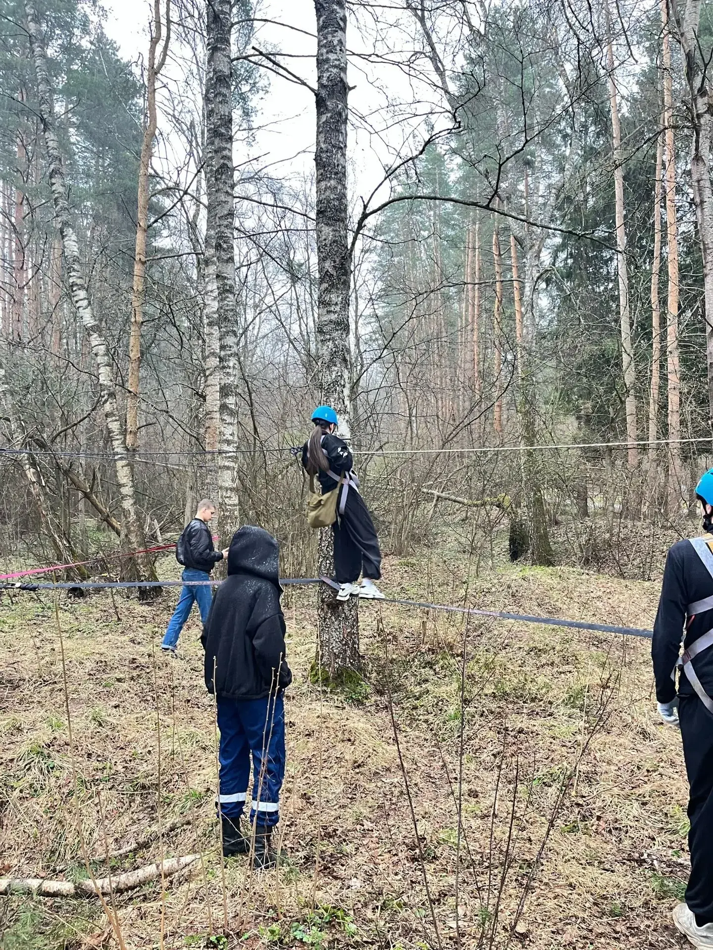 🌦️⛑️ Наши ребята — настоящие герои: прошли «Школу безопасности» сквозь дождь и испытания! 🌧️ Обучающ