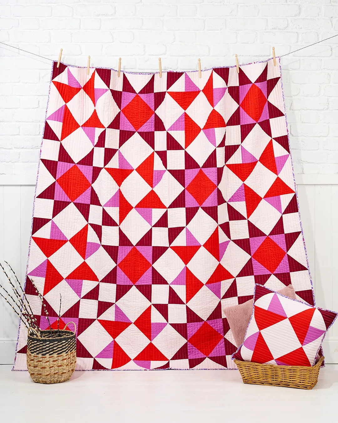Схема квилта со звездами Sawtooth вошла в 164-й номер Love Patchwork & Quilting. Дизайн...