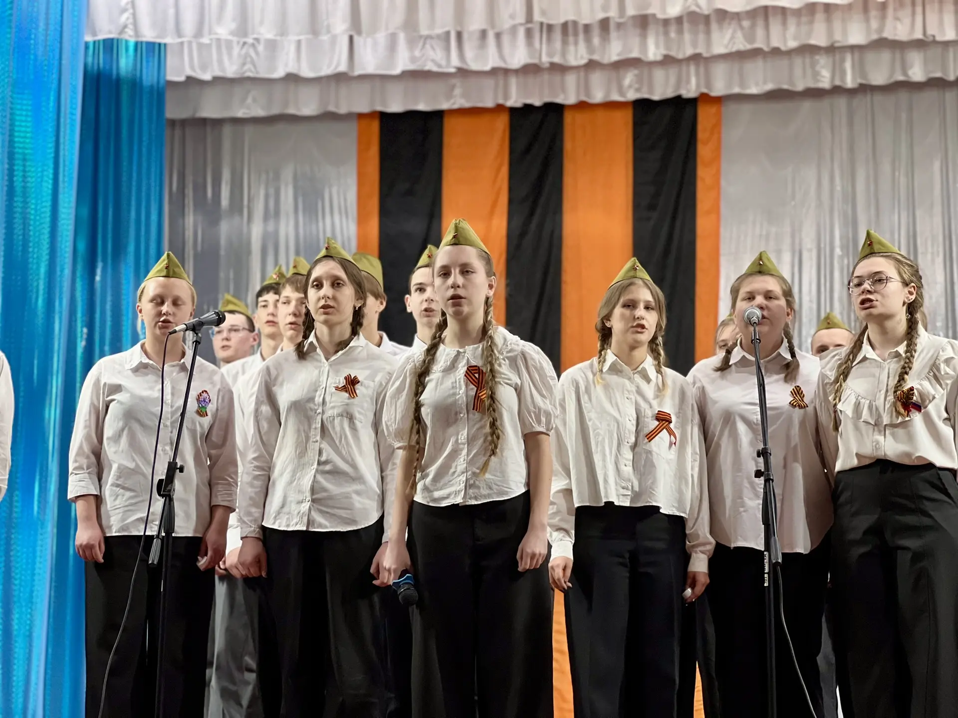 🇷🇺🕊️Ежегодный патриотический конкурс «Пою моё Отечество!» среди 9-10 классов.   💐Победителями конкур