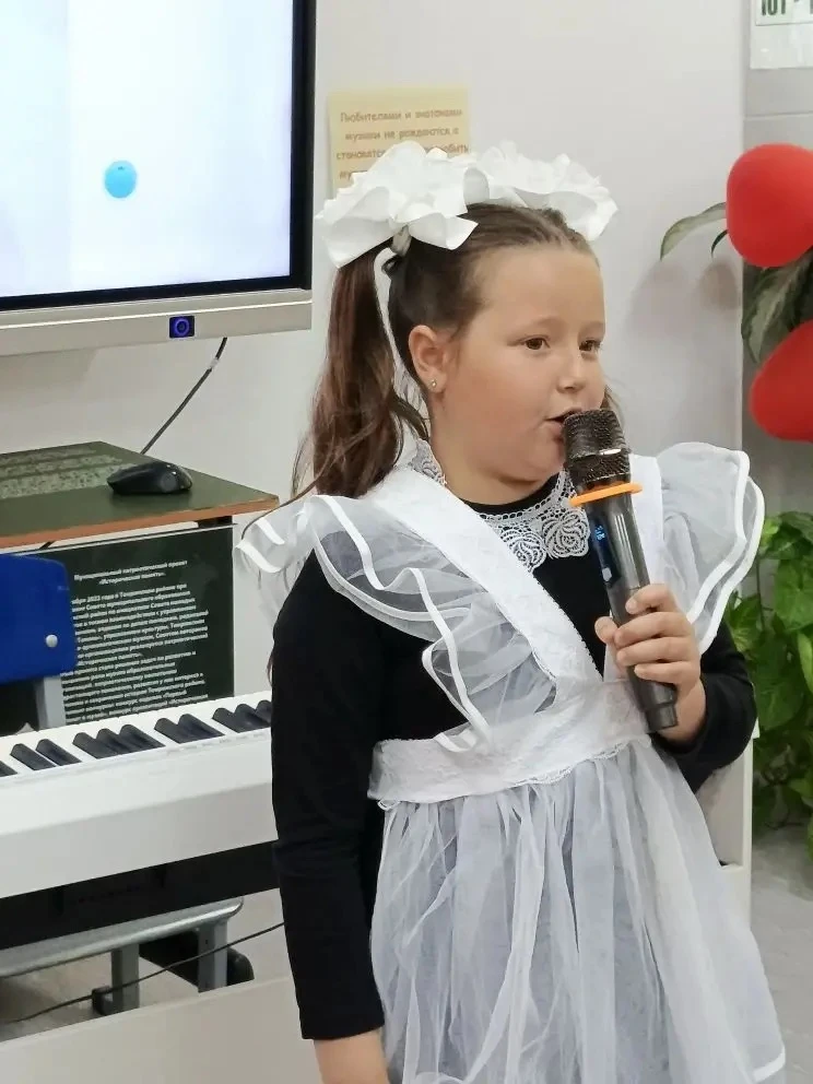 8 мая в школьной библиотеке МБОУ СОШ 3 прозвучали "Стихи и песни Великого подвига"! Вот и прошел зам