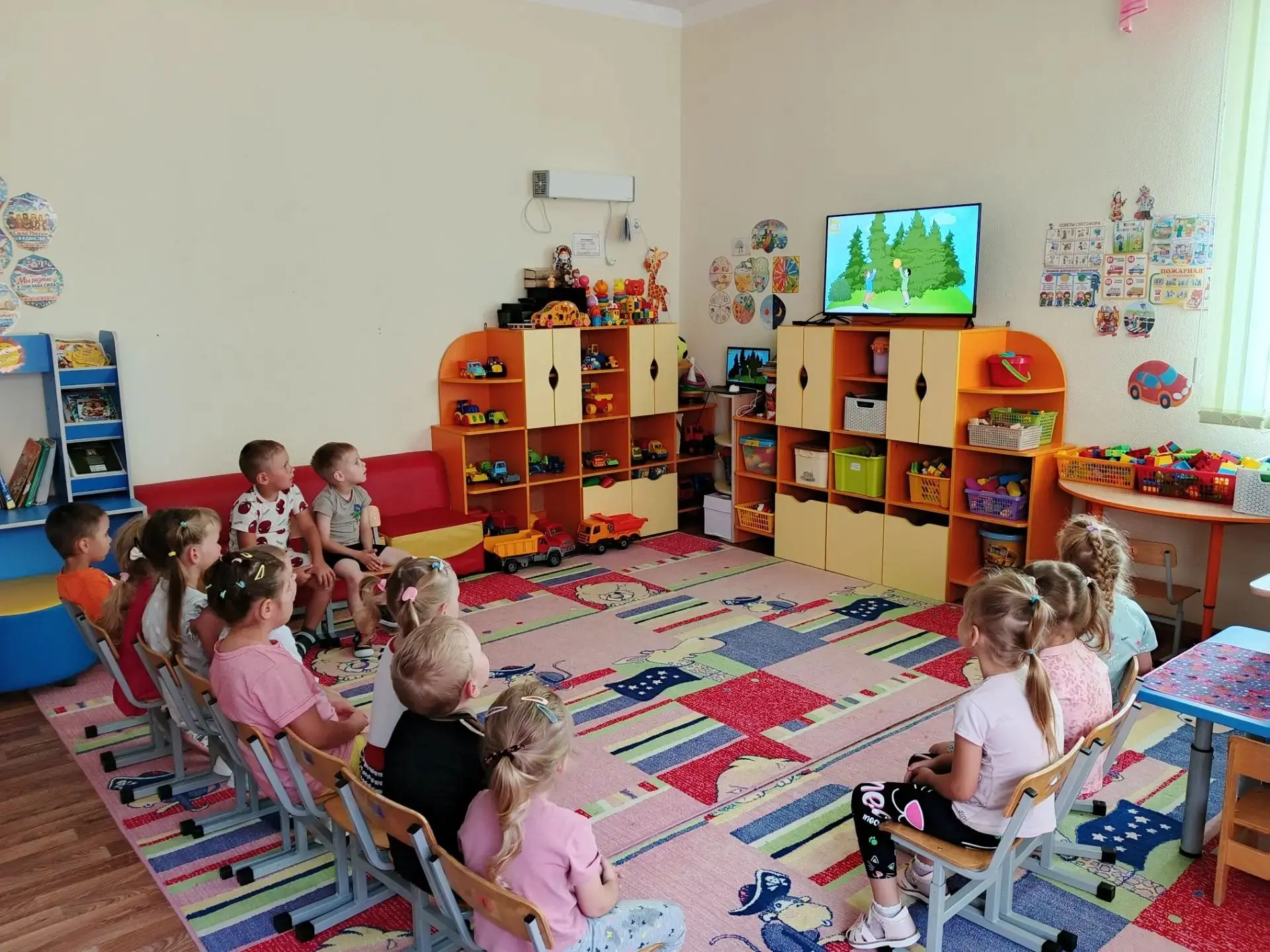 Во второй младшей группе "Светлячки" прошло увлекательное занятие-исследование "Воздух ...