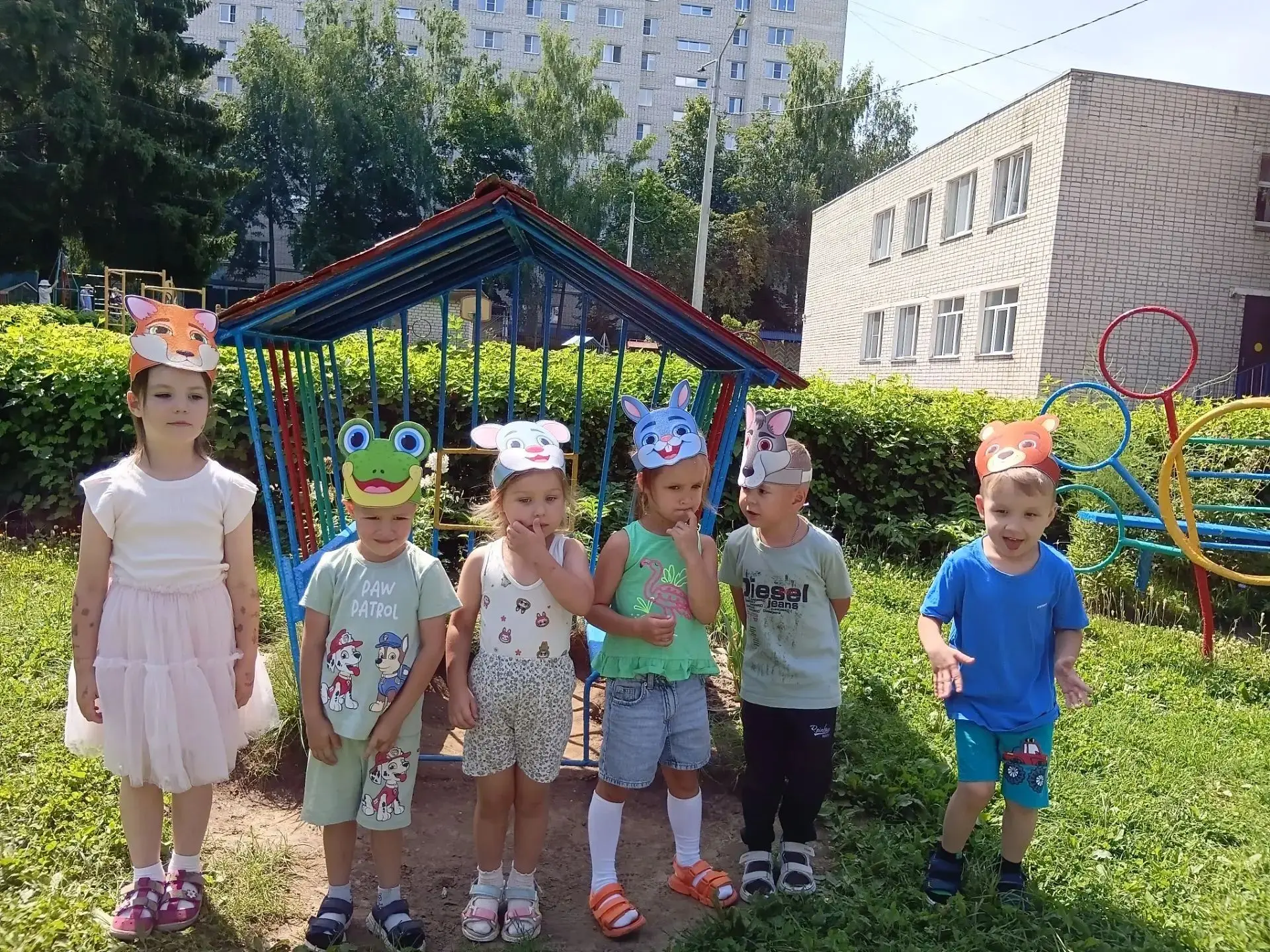 "Теремок" на свежем воздухе!Сегодня, 21 июля, юные артисты из средней группы «Малинки» превратили об