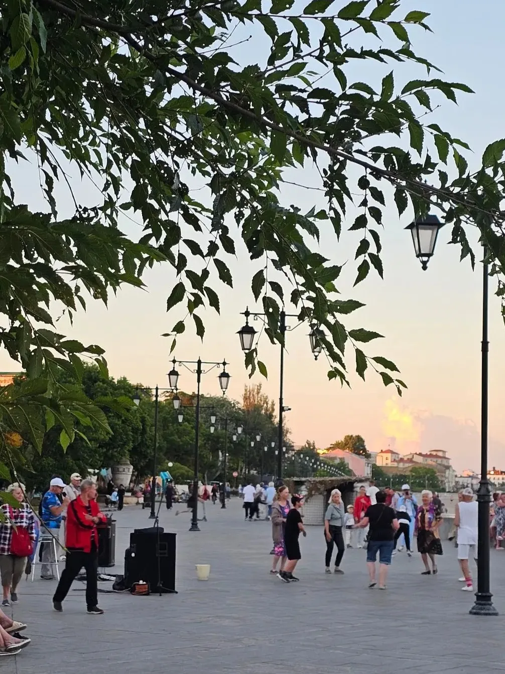 Лето - это маленькая жизнь...

🍃 Набережная им. Терешковой в Евпатории дарит атмосферу морского кур
