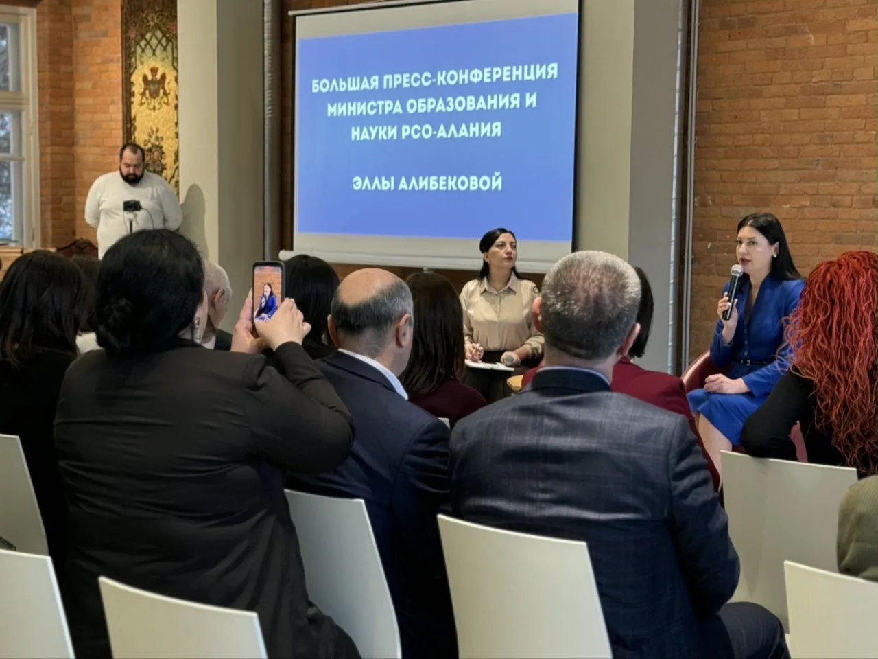 📍Сегодня состоялась ежегодная пресс-конференция министра образования республики Алибековой Эллы Маи