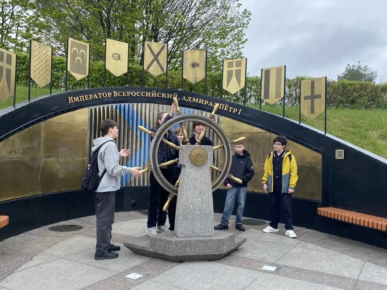22.05.26 учащиеся 7»б», 7«в» и 7«д»  классов вместе с Антуфьевой Оксаной Витальевной и Терешковой Та