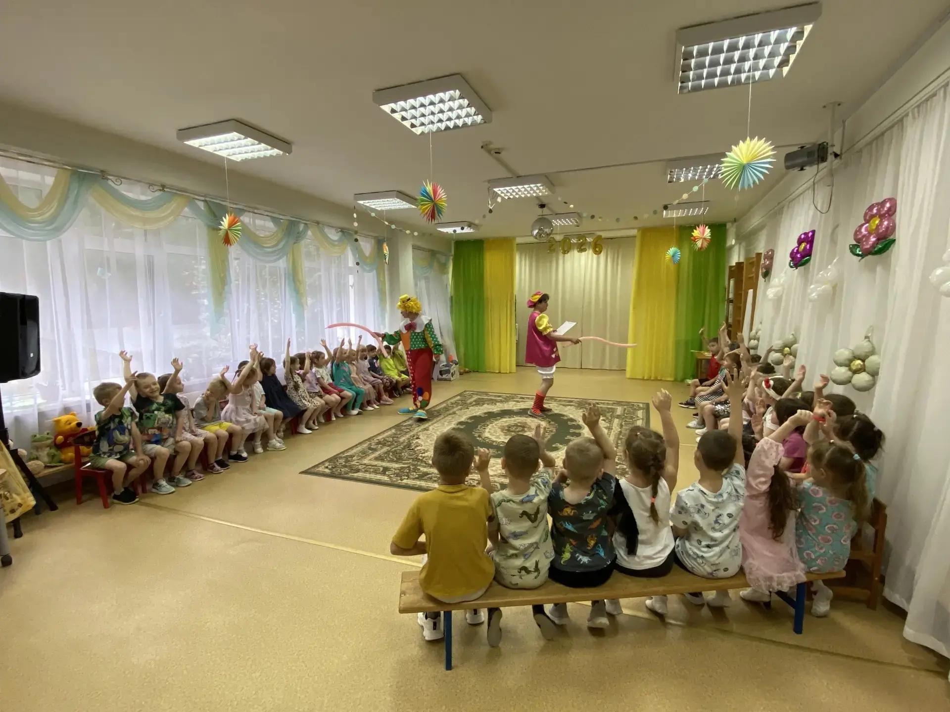 🎉 Волшебный праздник в хмурую погоду ! 🎉

Сегодня в нашем детском саду случилось настоящее чудо — 
