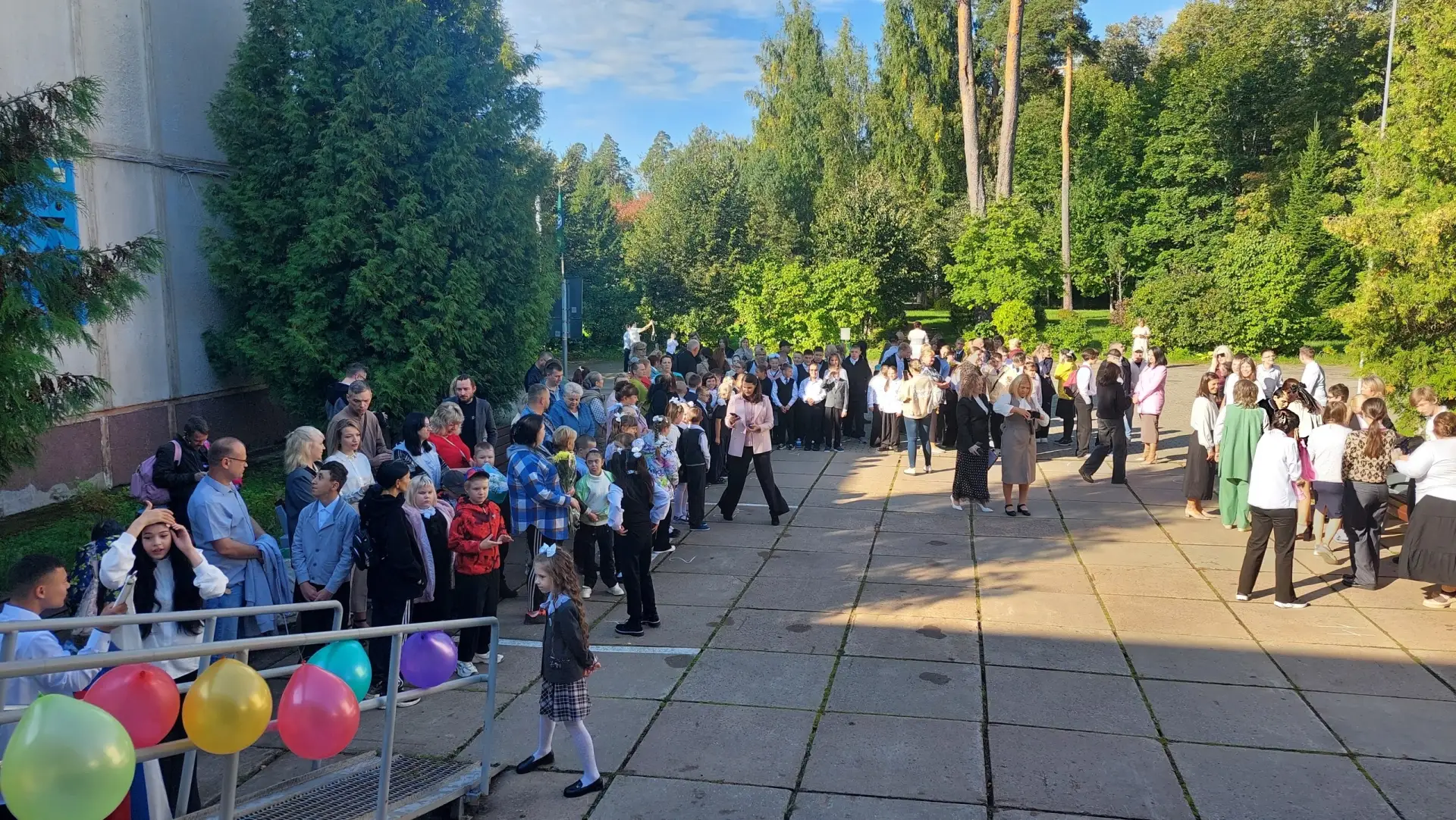 1 сентября в День Знаний погода приятно обрадовала – выдался тёплый, солнечный день. Де...