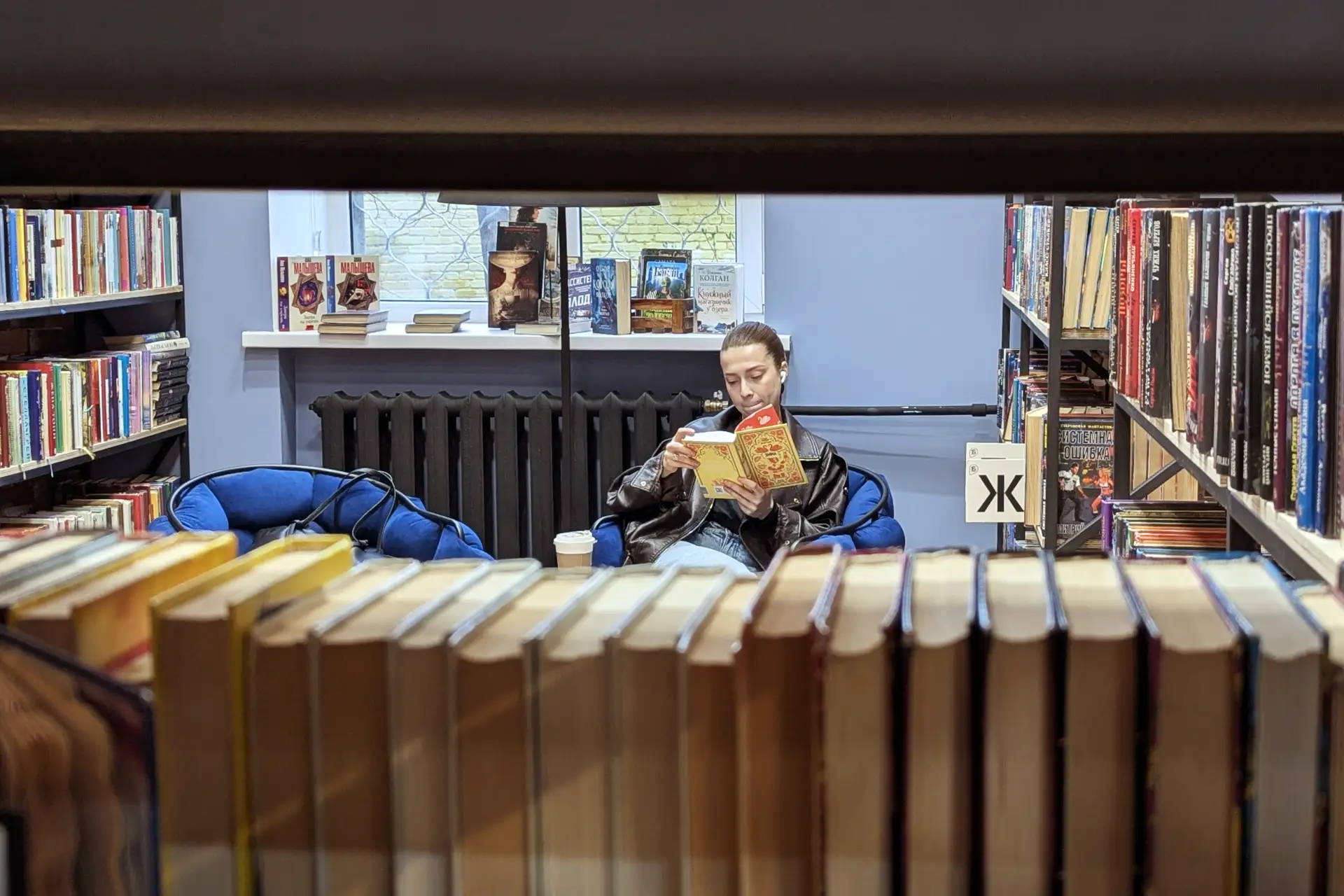 ❓Какую книгу вы бы взяли с собой на необитаемый остров? Любимую классику или, возможно, большую энци