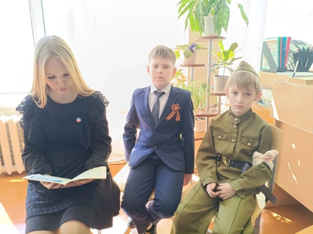 📚🕊️ Читаем детям о Великой Отечественной войне 6 мая в 1 корпусе ученики нашей школы присоединились 