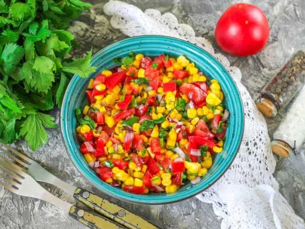 🌽 Салат с варёной кукурузой и помидорами
