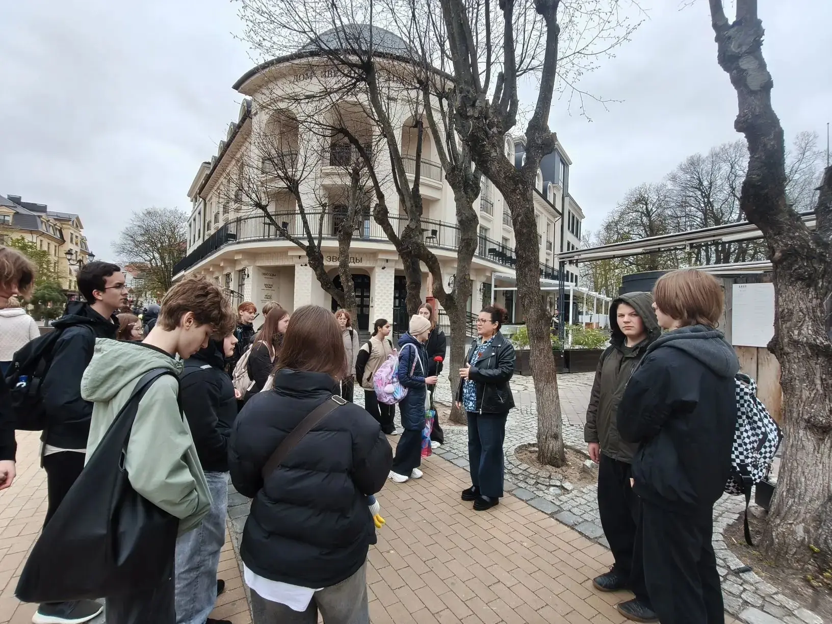 🌳 Путешествие по Аллее славы: 7Л класс гимназии Вектор  Ученики 7Л класса гимназии Вектор приняли уч