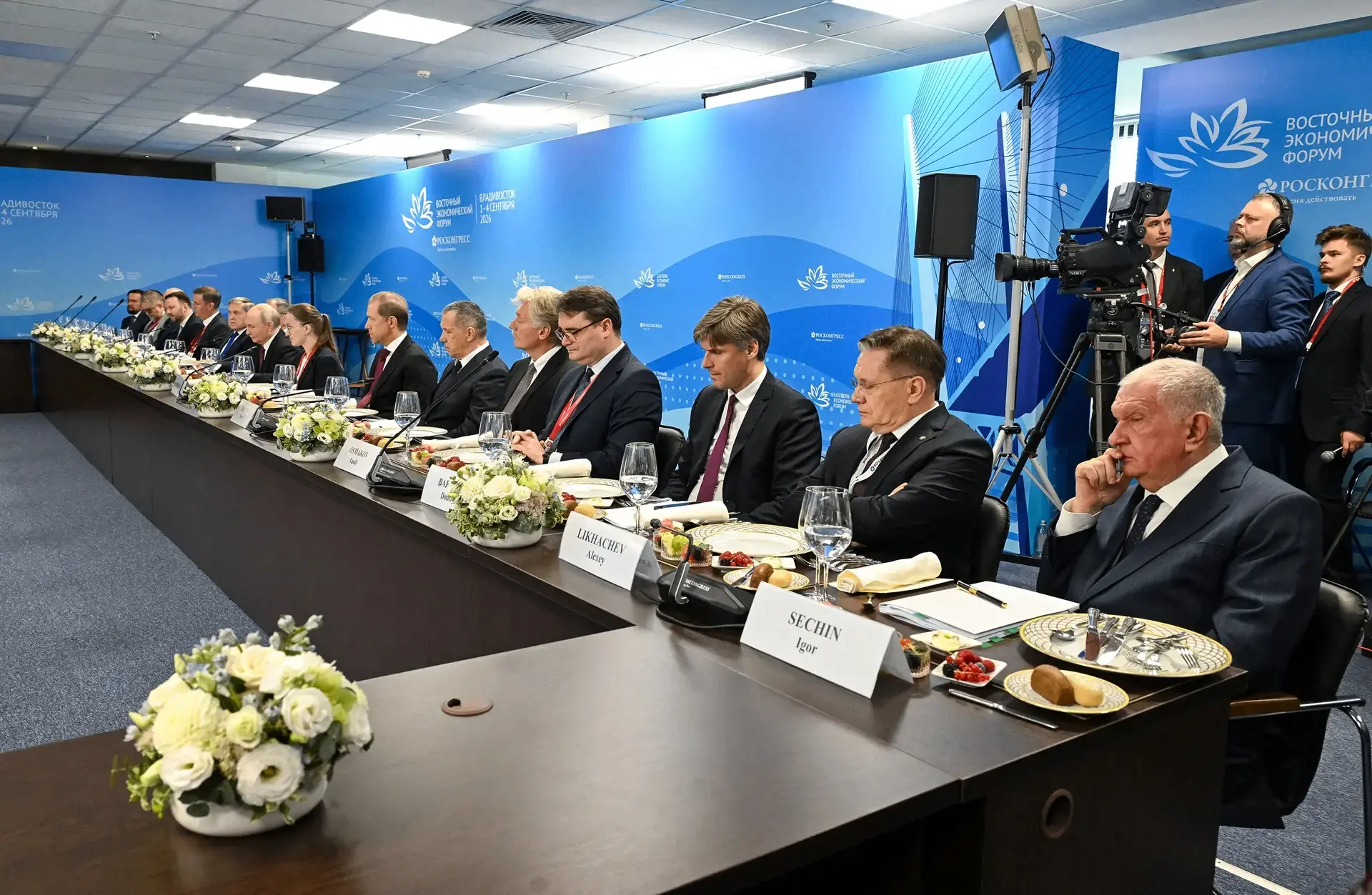 Глава Роскосмоса принял участие в переговорах президентов России и Индонезии