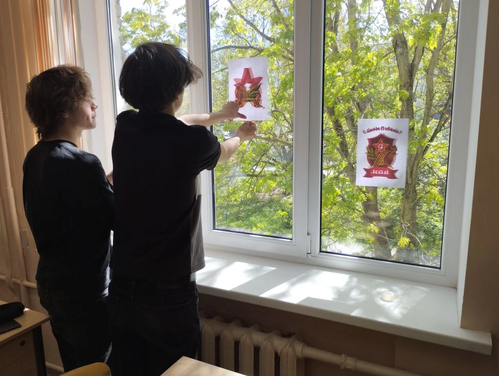 Наша школа активно готовится к 9 Мая! Мы присоединились к масштабной акции «Окна Победы», чтобы сказ