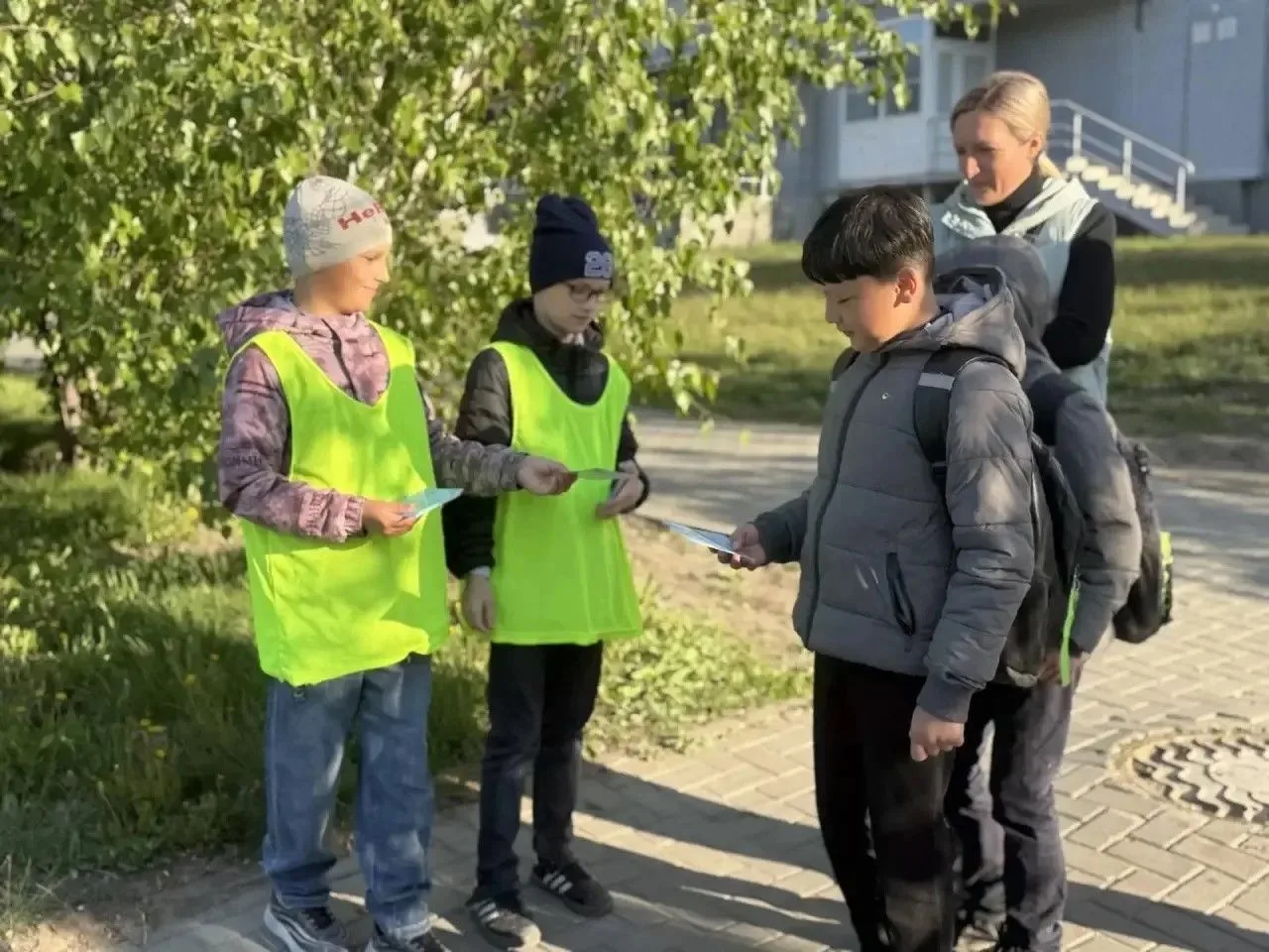 🚦Основы комплексной безопасности напоминают школьникам Барнаула  В преддверии летних каникул учащимс