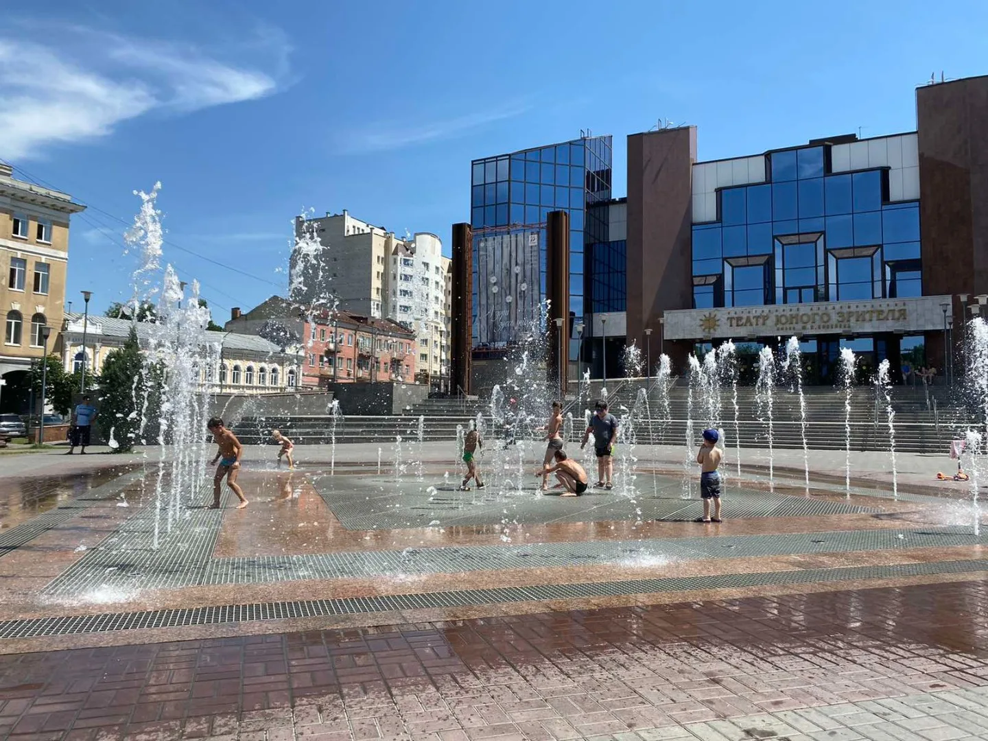 ☀️Снова жара: до +32 на выходных

🔹 В ночь на субботу +13…+18, днём +25…+30 градусов. 

🔹 В ночь н
