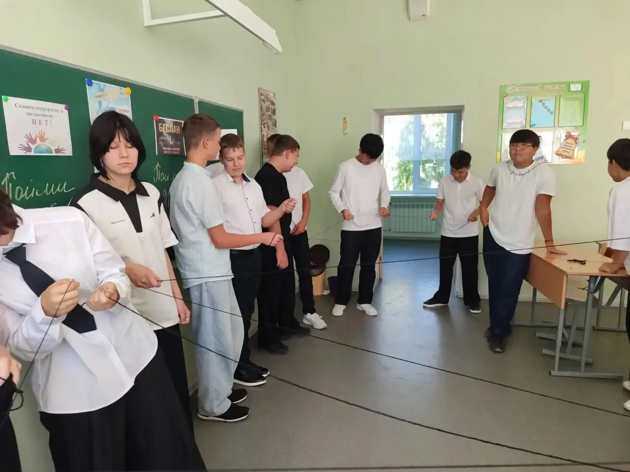 8 «б» класс присоединился к Всероссийской акции "Память защищает", приуроченной к Дню с...